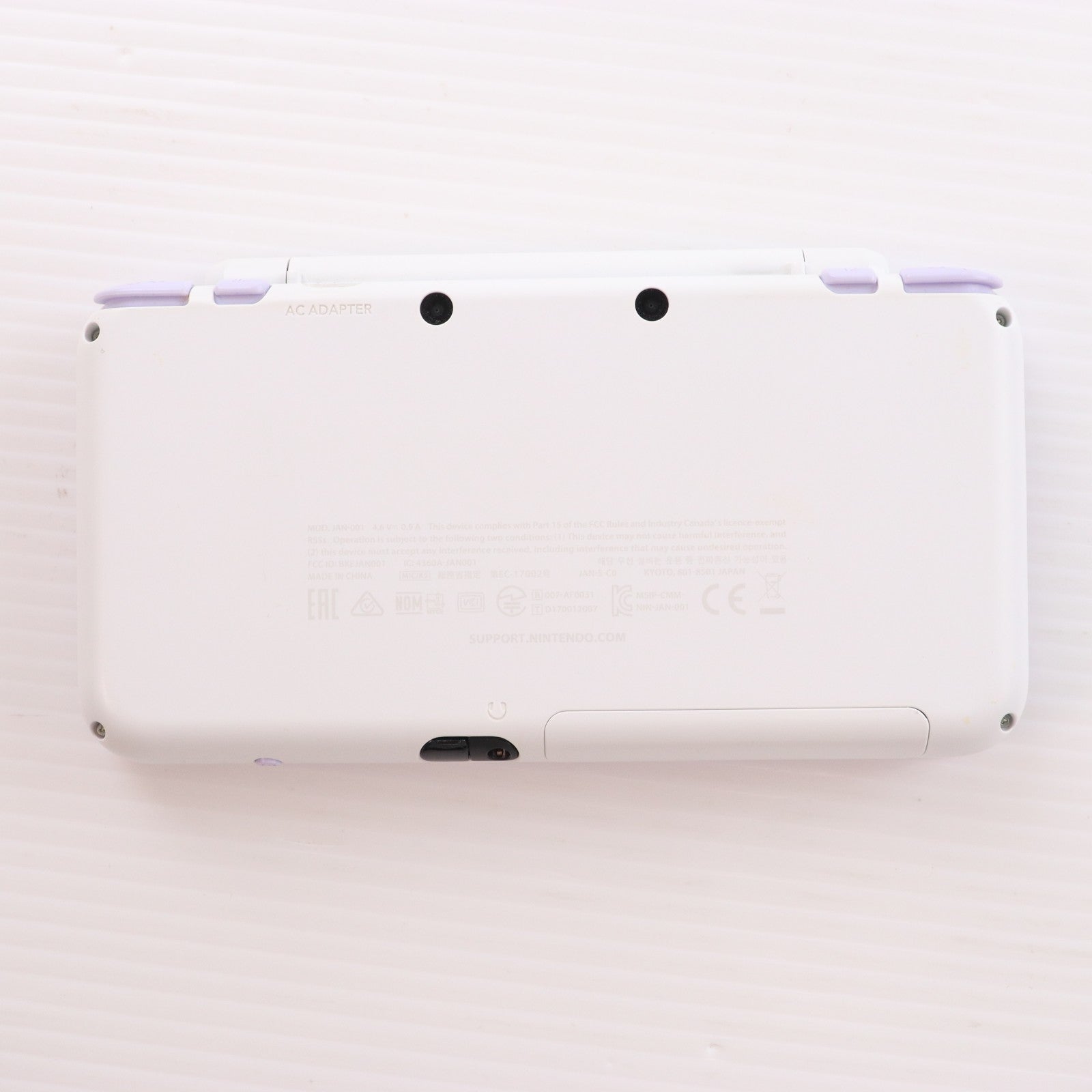 【中古即納】[3DS] (本体) Newニンテンドー2DS LL ホワイト×ラベンダー 任天堂(JAN-S-UAAA)(20171005)