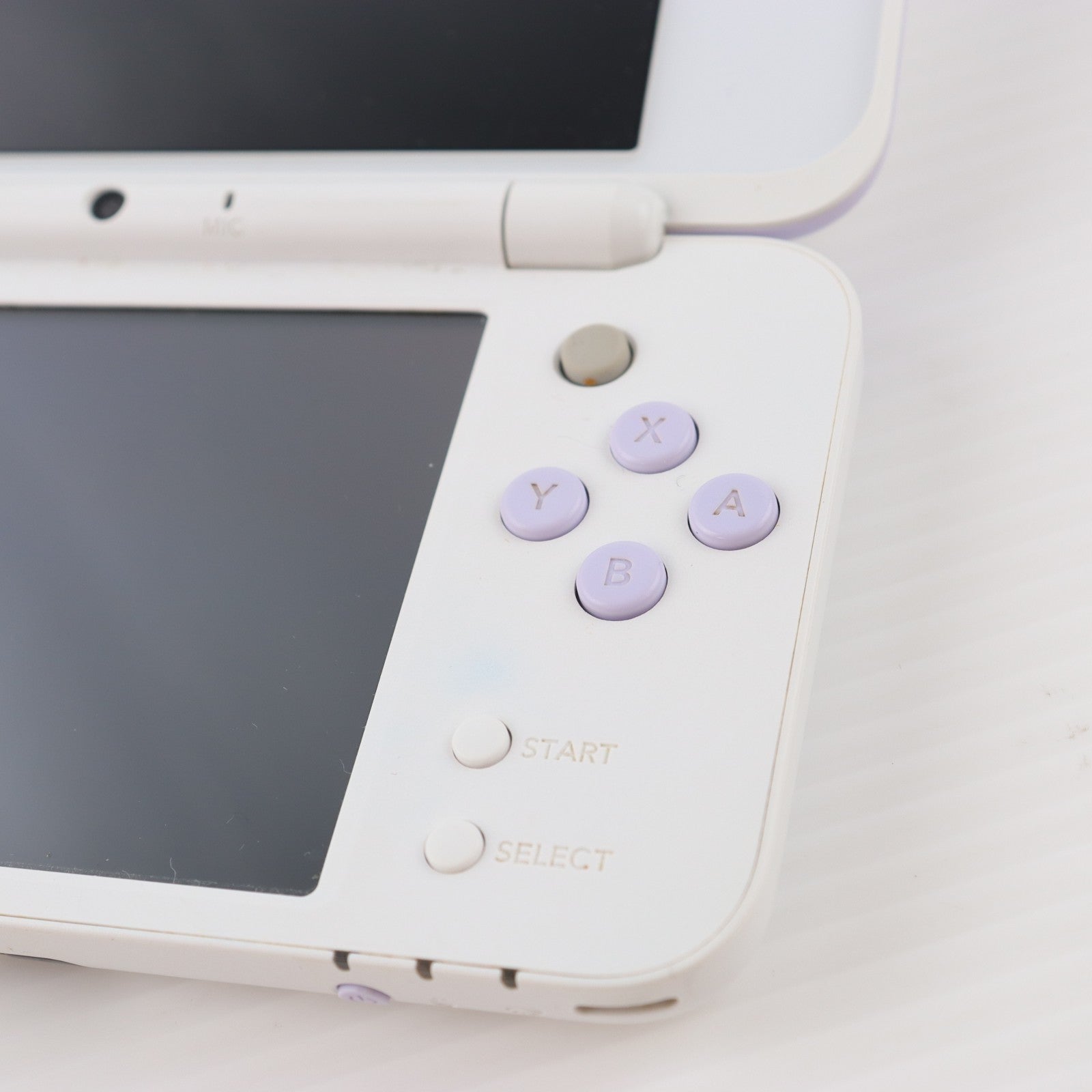 【中古即納】[3DS] (本体) Newニンテンドー2DS LL ホワイト×ラベンダー 任天堂(JAN-S-UAAA)(20171005)