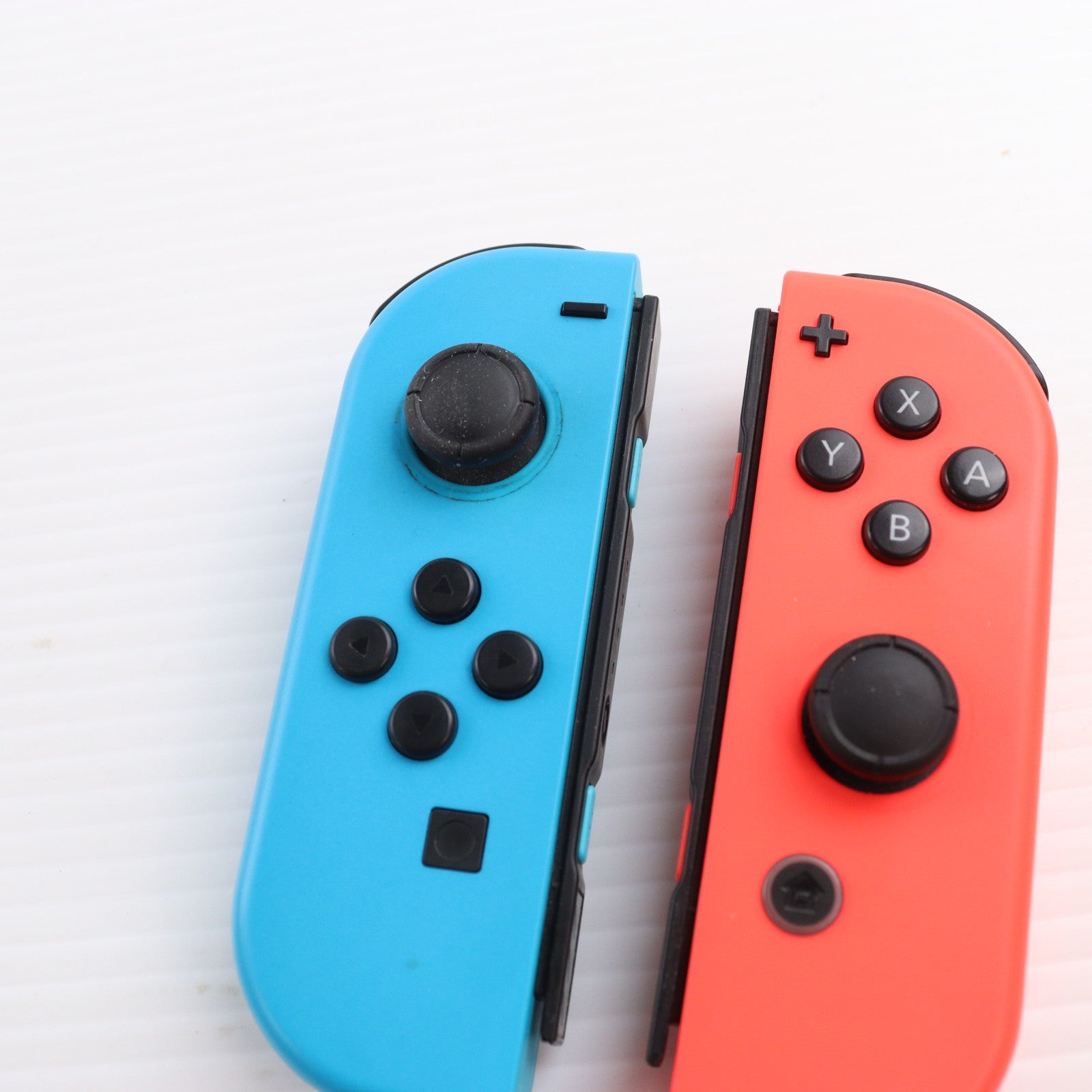 【中古即納】[Switch] (本体) Nintendo Switch(ニンテンドースイッチ) Joy-Con(L) ネオンブルー/(R) ネオンレッド 任天堂(HAD-S-KABAA)(20190830)