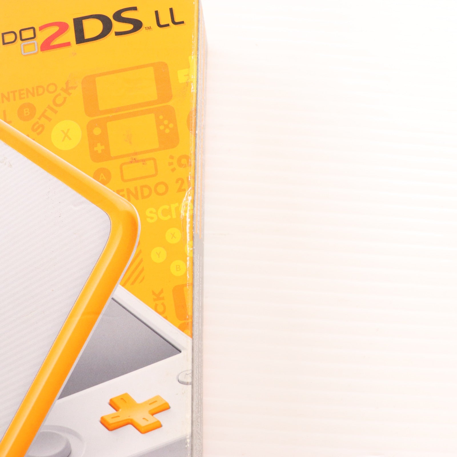【中古即納】[3DS] (本体) Newニンテンドー2DS LL ホワイト×オレンジ 任天堂(JAN-S-OAAA)(20170713)