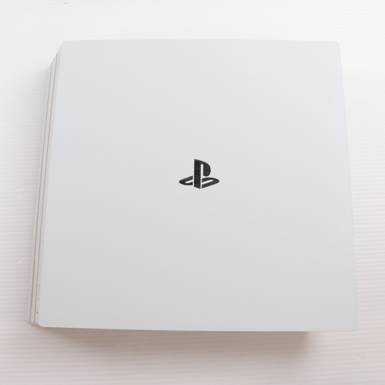 【中古即納】[PS4] (本体) PlayStation 4 Pro(プレイステーション4 プロ) グレイシャー・ホワイト 1TB SIE(CUH-7200BB02)(20181012)