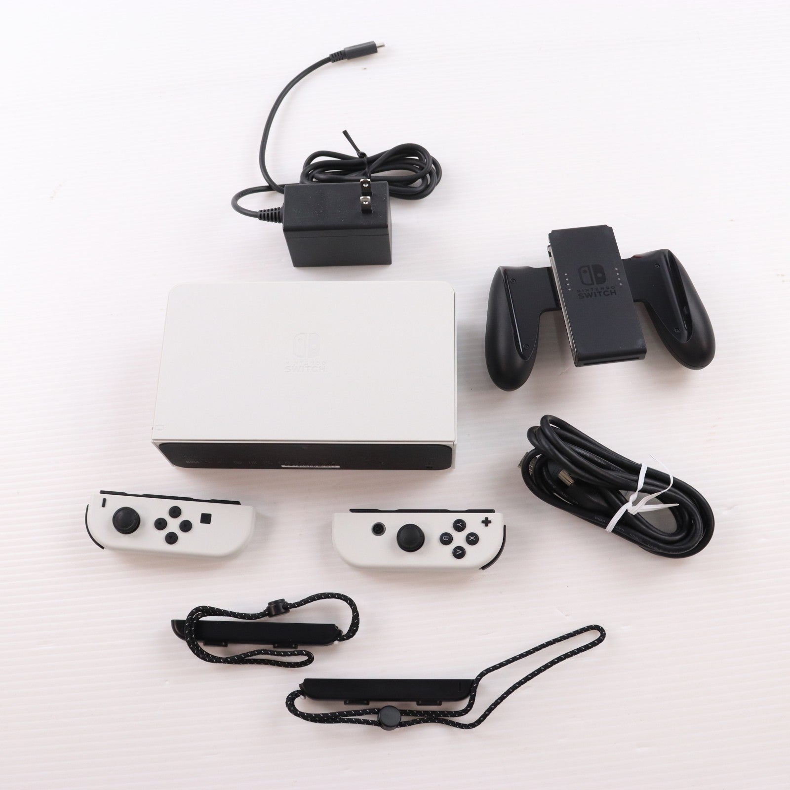 【中古即納】[Switch] (本体) Nintendo Switch(ニンテンドースイッチ) 有機ELモデル Joy-Con(L)/(R) ホワイト 任天堂(HEG-S-KAAAA)(20211008)