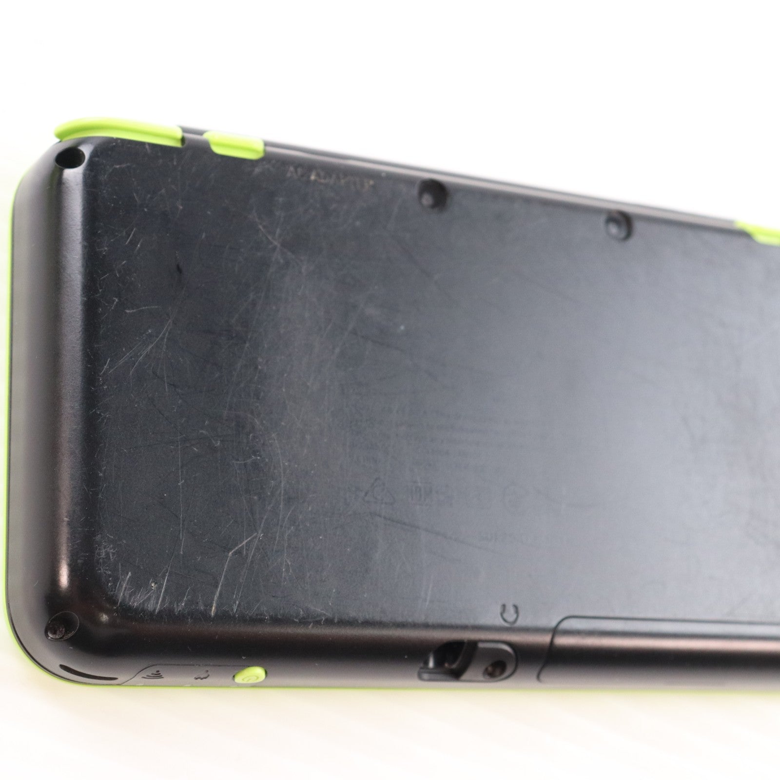 【中古即納】[3DS] (本体) Newニンテンドー2DS LL ブラック×ライム 任天堂(JAN-S-MAAA)(20171005)