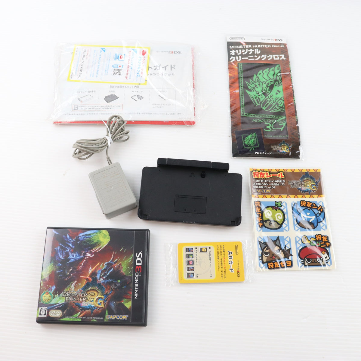 【中古即納】[3DS] (本体) モンスターハンター3(トライ)G はじめてハンターパック ニンテンドー3DS コスモブラック同梱 任天堂(CTR-S-KAAJ)(20120317)