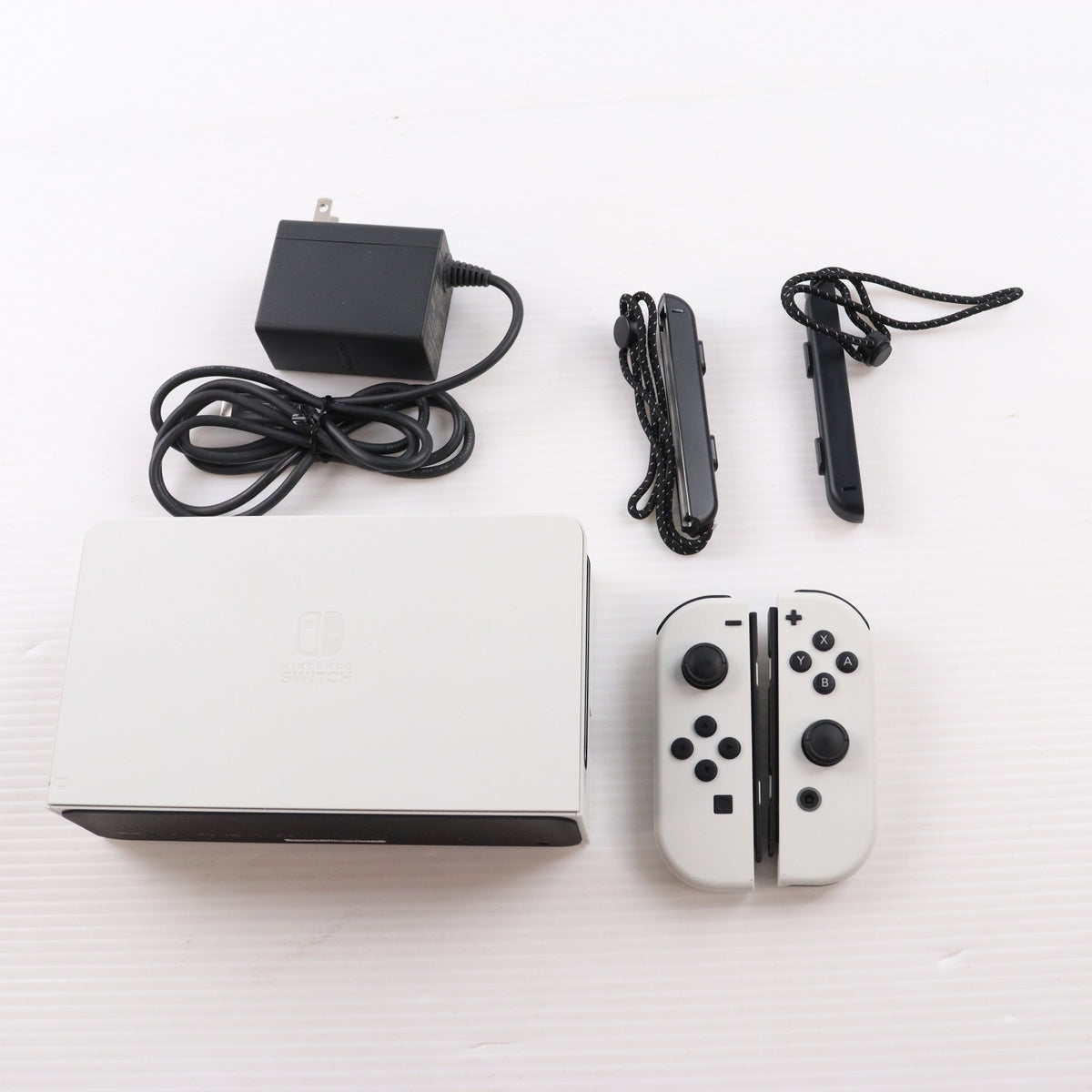 【中古即納】[Switch] (本体) Nintendo Switch(ニンテンドースイッチ) 有機ELモデル Joy-Con(L)/(R) ホワイト 任天堂(HEG-S-KAAAA)(20211008)