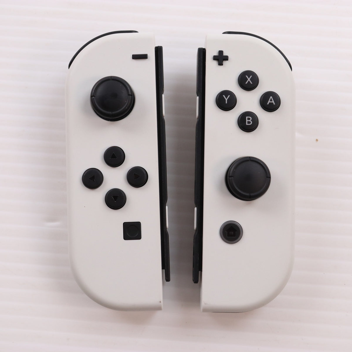 【中古即納】[Switch] (本体) Nintendo Switch(ニンテンドースイッチ) 有機ELモデル Joy-Con(L)/(R) ホワイト 任天堂(HEG-S-KAAAA)(20211008)
