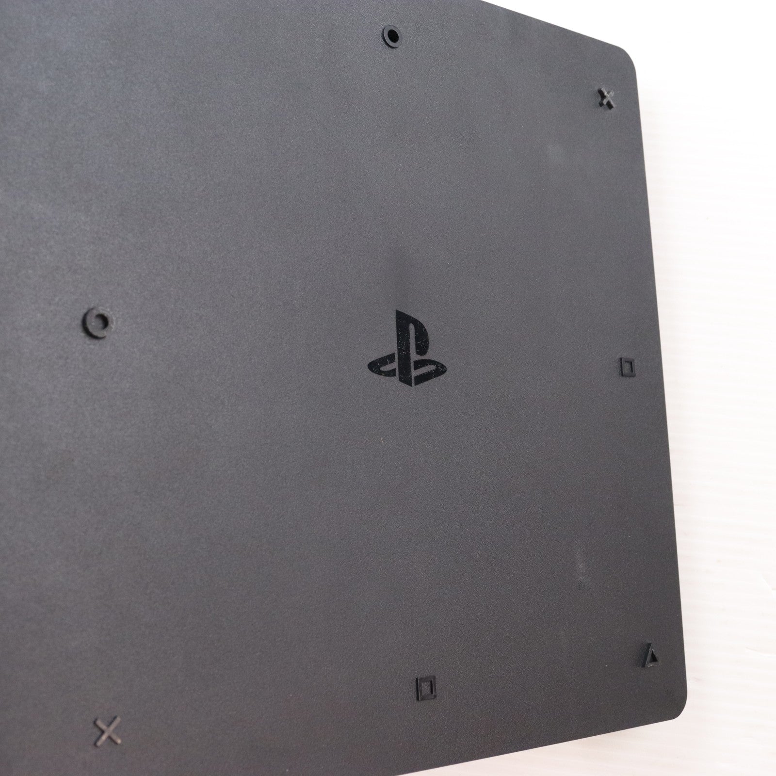【中古即納】[PS4] (本体) PlayStation 4(プレイステーション4) ジェット・ブラック 1TB SIE(CUH-2200BB01)(20180625)