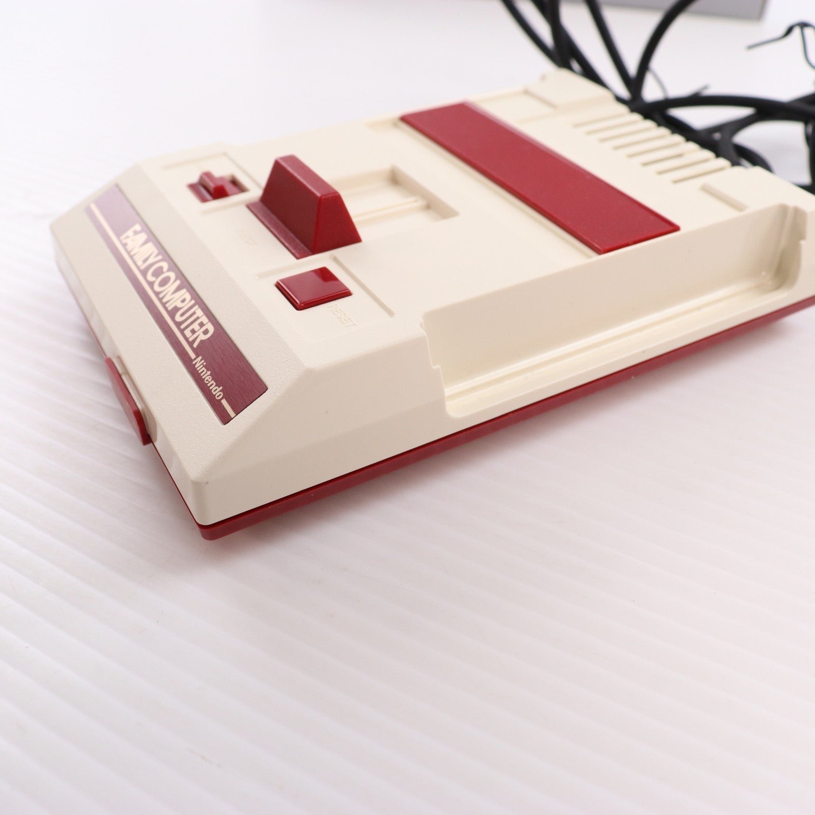 【中古即納】[FC] (本体) ニンテンドークラシックミニ ファミリーコンピュータ 任天堂(CLV-S-HVCC)(20161110)