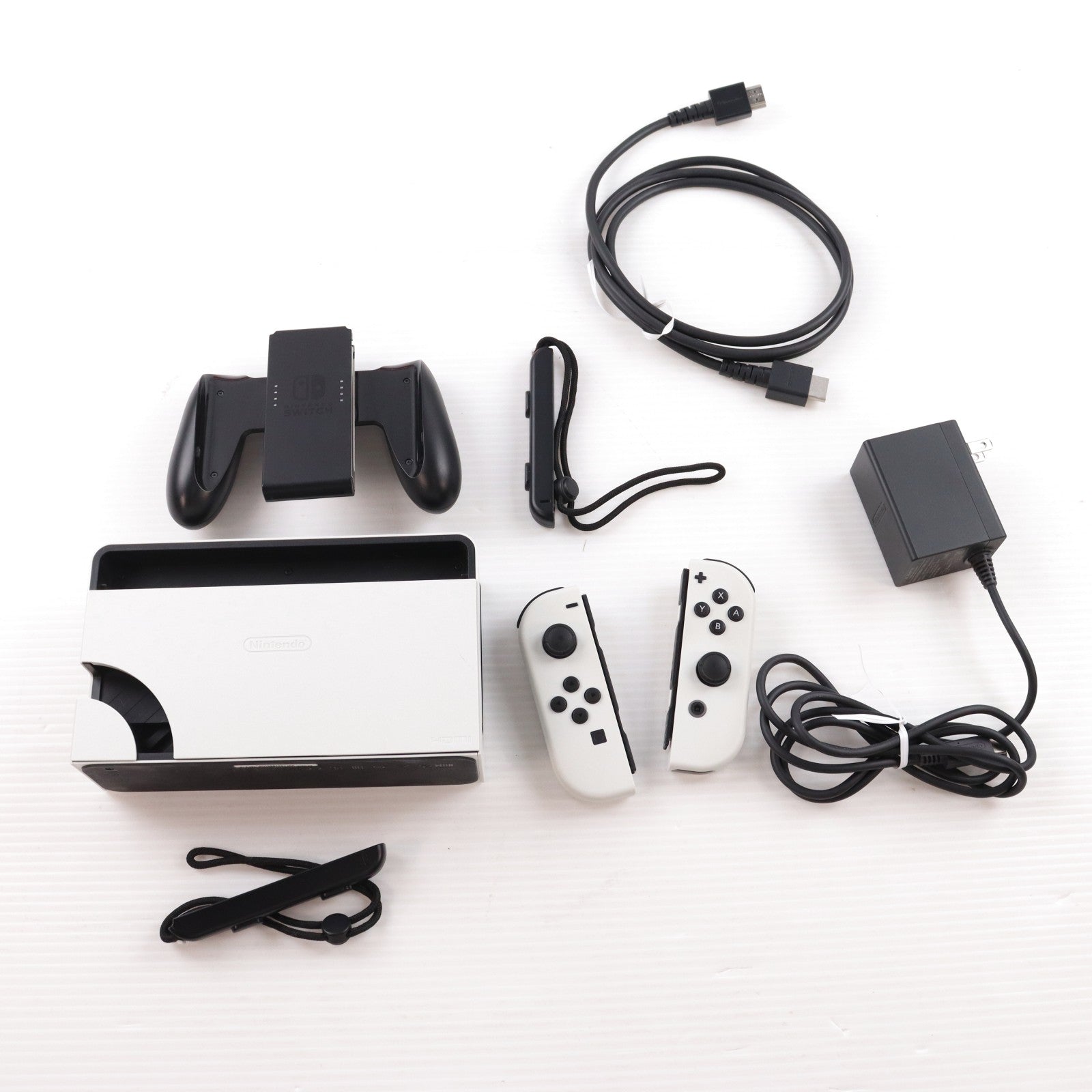 【中古即納】[Switch] (本体) Nintendo Switch(ニンテンドースイッチ) 有機ELモデル Joy-Con(L)/(R) ホワイト 任天堂(HEG-S-KAAAA)(20211008)