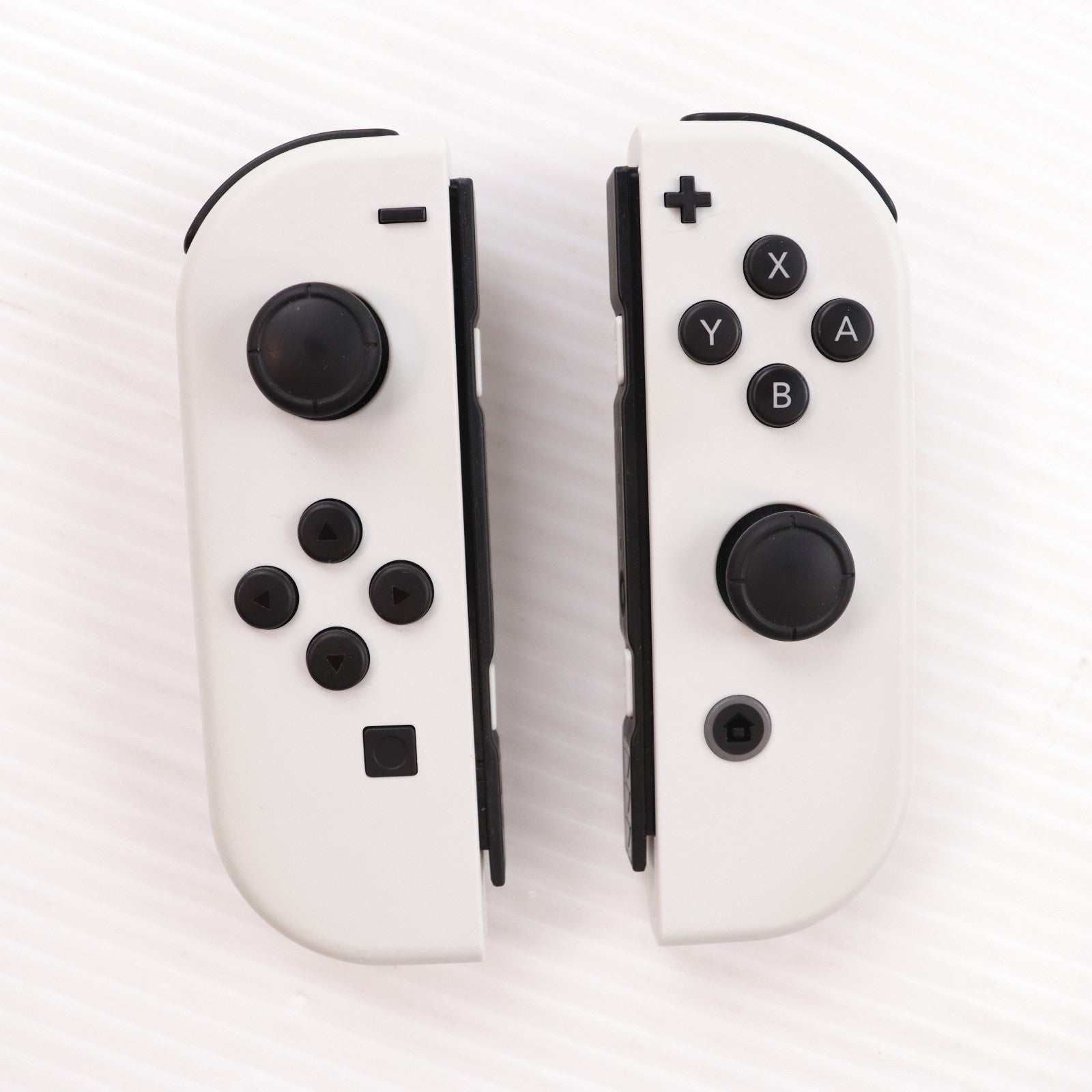 【中古即納】[Switch] (本体) Nintendo Switch(ニンテンドースイッチ) 有機ELモデル Joy-Con(L)/(R) ホワイト 任天堂(HEG-S-KAAAA)(20211008)