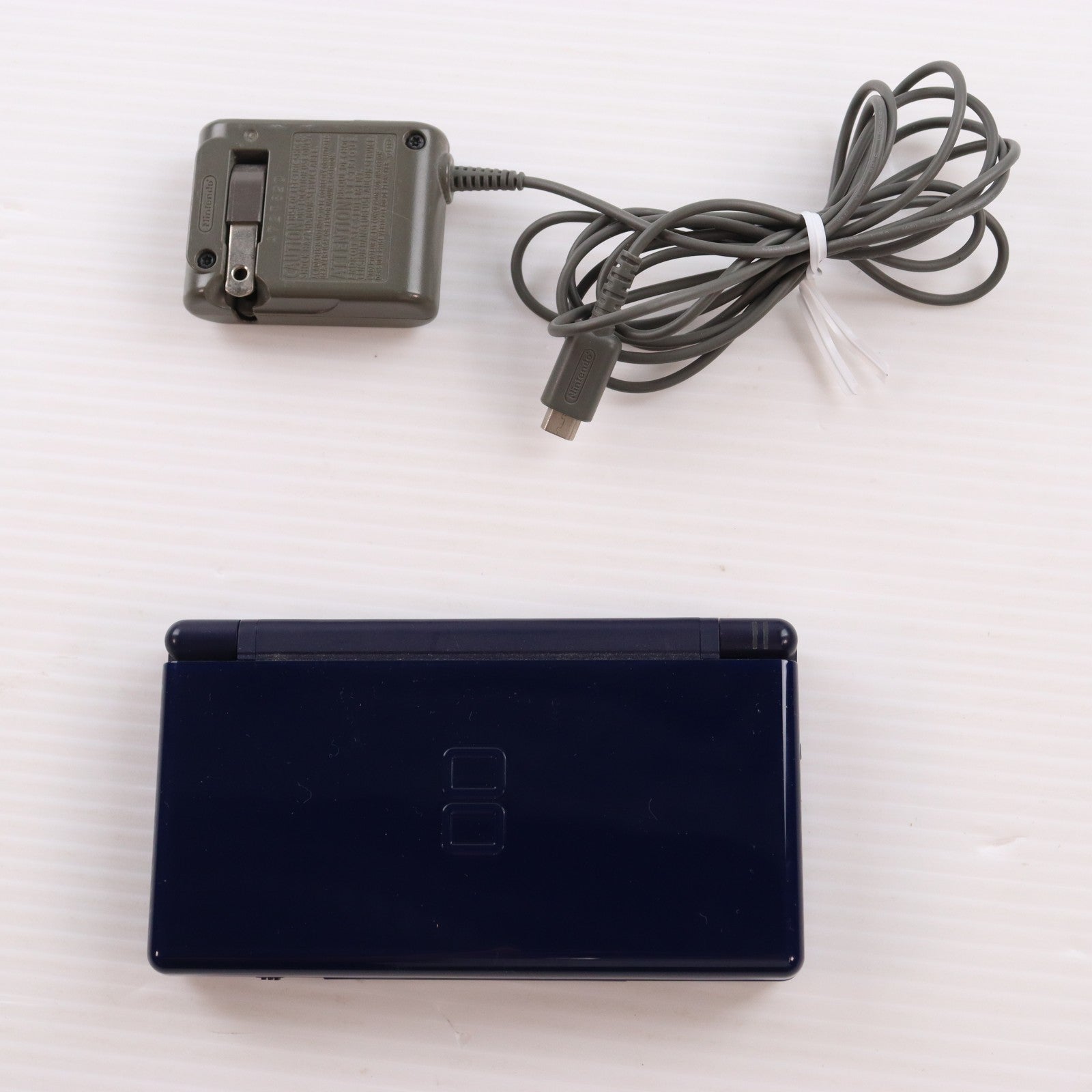 【中古即納】[NDS] (本体) ニンテンドーDS Lite(ライト) エナメルネイビー 任天堂(USG-S-NBA)(20060311)