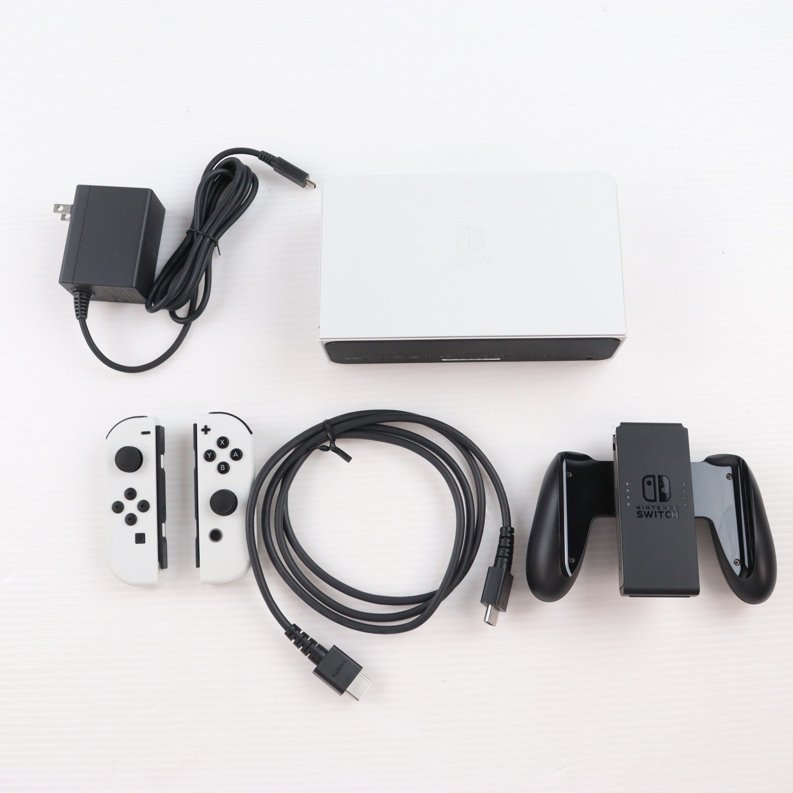 【中古即納】[Switch] (本体) Nintendo Switch(ニンテンドースイッチ) 有機ELモデル Joy-Con(L)/(R) ホワイト 任天堂(HEG-S-KAAAA)(20211008)