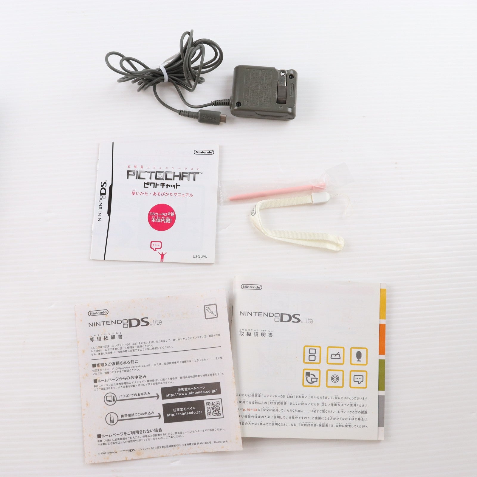 【中古即納】[NDS] (本体) ニンテンドーDS Lite(ライト) ノーブルピンク 任天堂(USG-S-PA)(20060720)