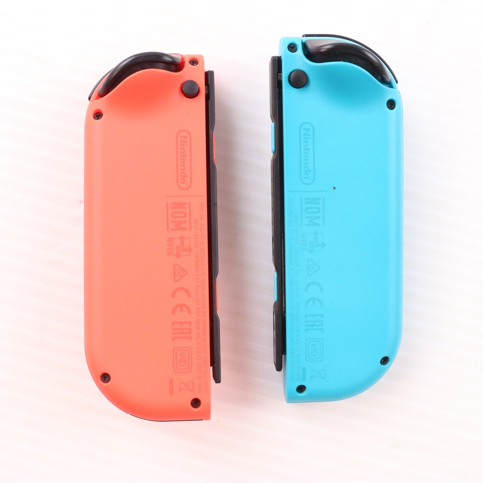 【中古即納】[Switch] (本体) Nintendo Switch(ニンテンドースイッチ) Joy-Con(L) ネオンブルー/R ネオンレッド 任天堂(HAD-S-KABAH)(20190830)