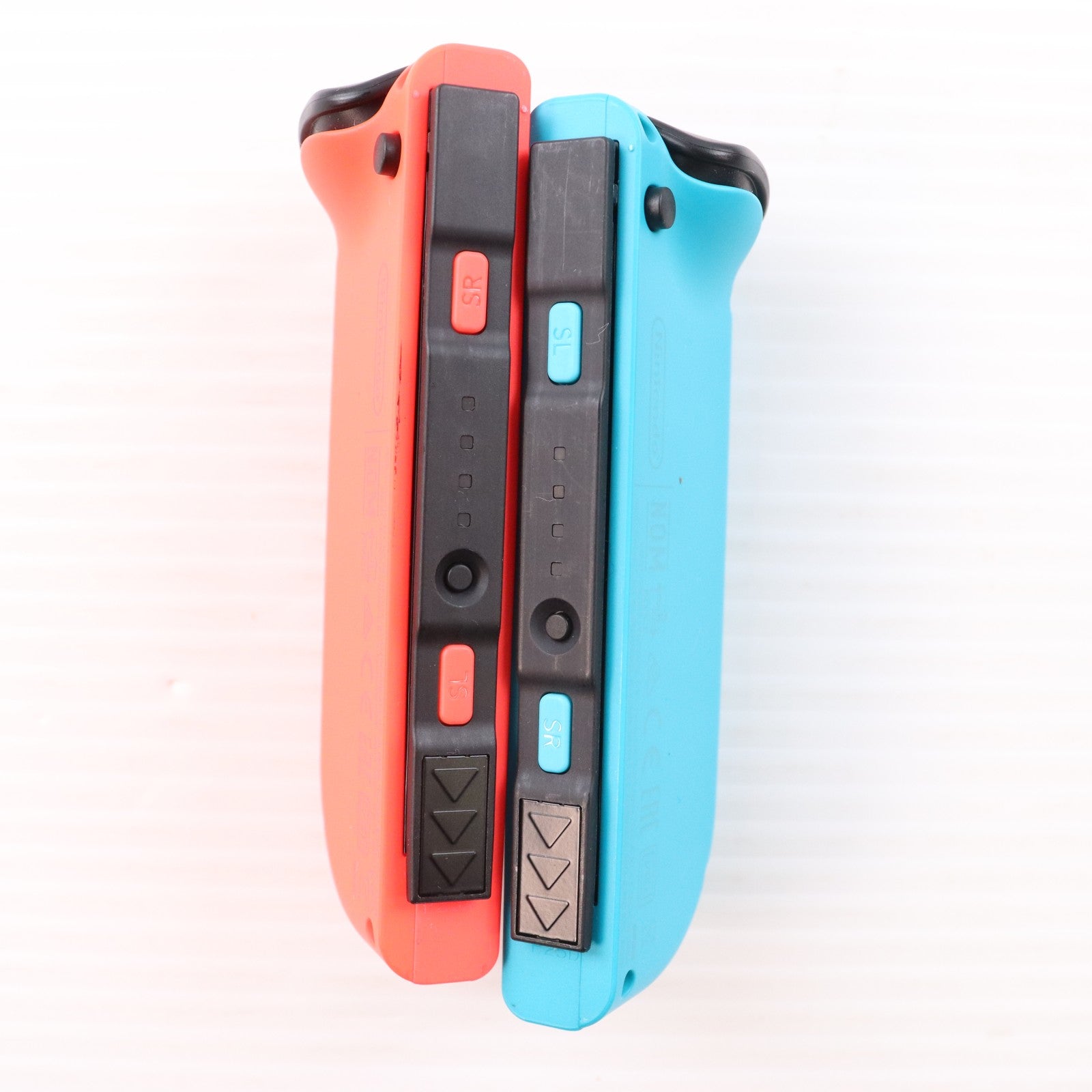 【中古即納】[Switch] (本体) Nintendo Switch(ニンテンドースイッチ) Joy-Con(L) ネオンブルー/R ネオンレッド 任天堂(HAD-S-KABAH)(20190830)