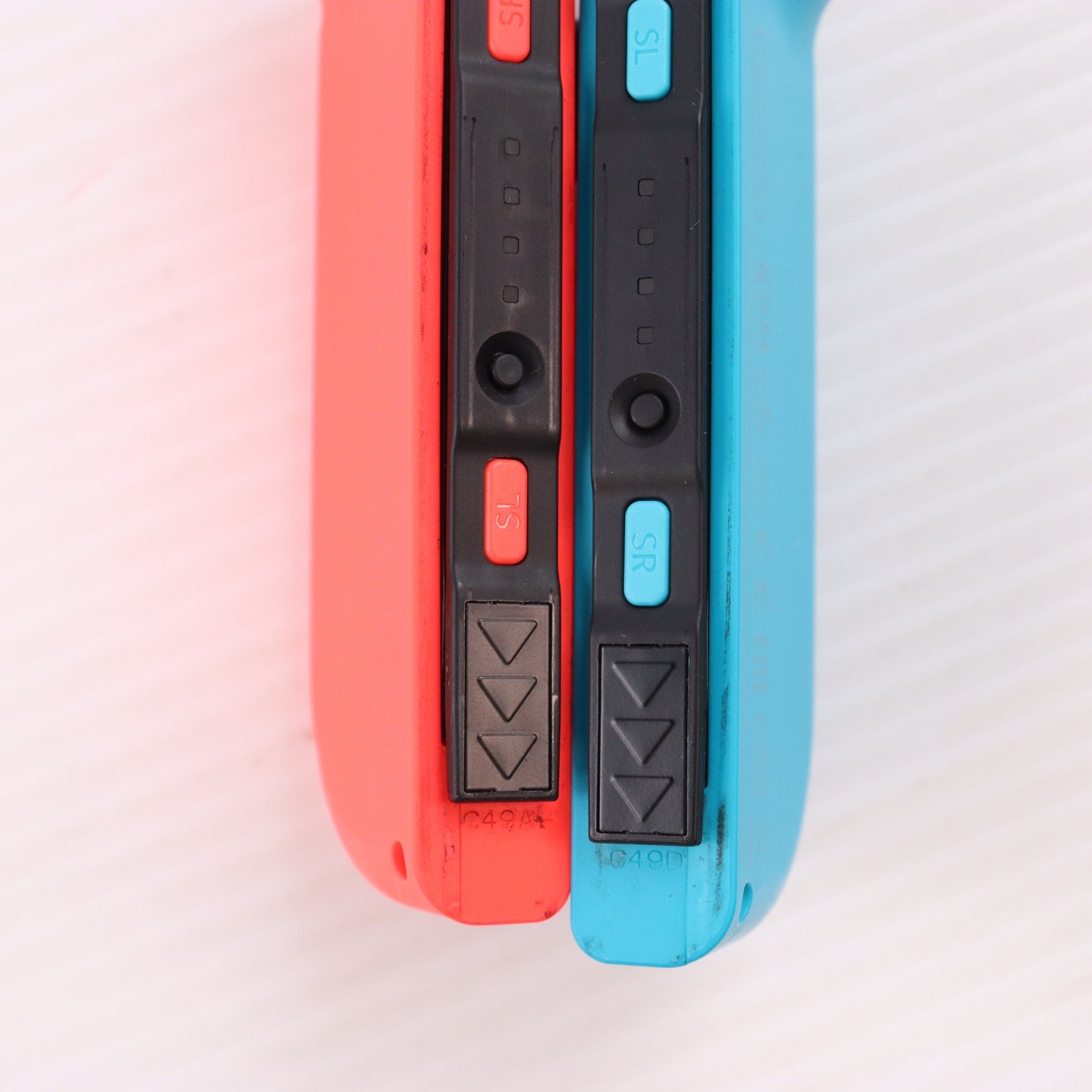 【中古即納】[Switch] (本体) Nintendo Switch(ニンテンドースイッチ) Joy-Con(L) ネオンブルー/R ネオンレッド 任天堂(HAC-S-KABAA)(20170303)
