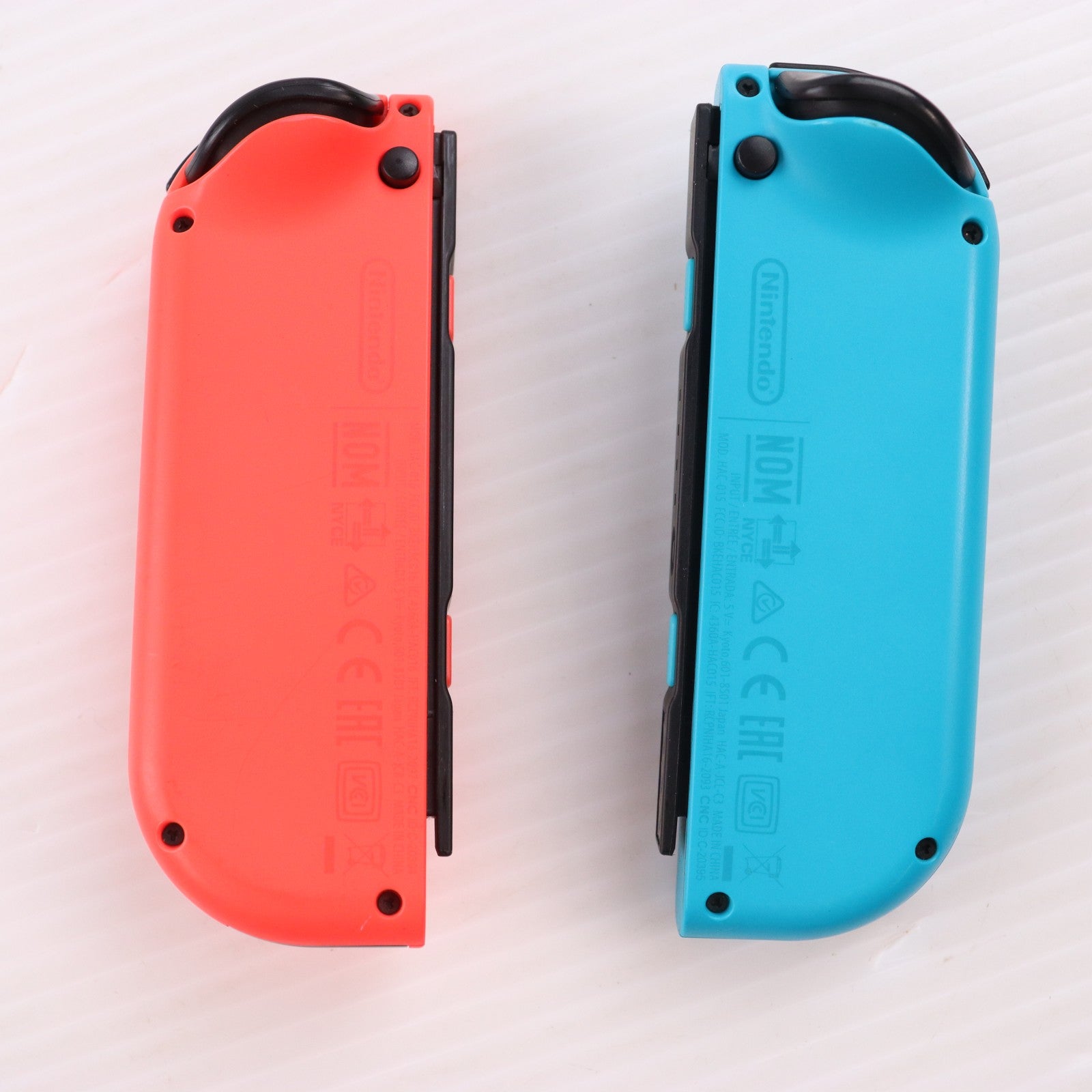 【中古即納】[Switch] (本体) Nintendo Switch(ニンテンドースイッチ) Joy-Con(L) ネオンブルー/R ネオンレッド 任天堂(HAC-S-KABAA)(20170303)