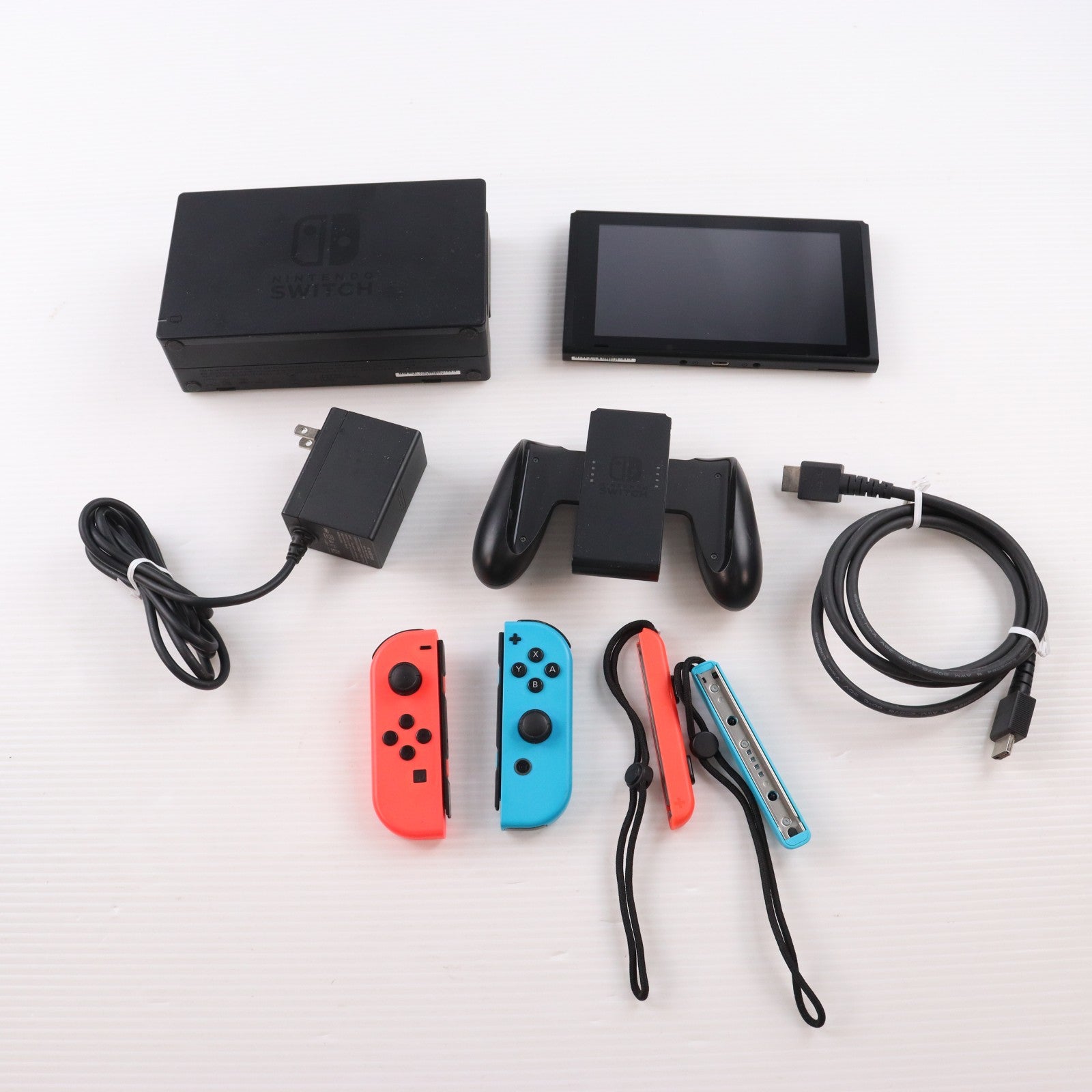 【中古即納】[Switch] (本体) マイニンテンドーストア限定 Nintendo Switch(ニンテンドースイッチ) カスタマイズ Joy-Con(L) ネオンレッド/(R) ネオンブルー Joy-Conストラップ ネオンレッド/ネオンブルー 任天堂(HAC-S-KABAA)(20170303)
