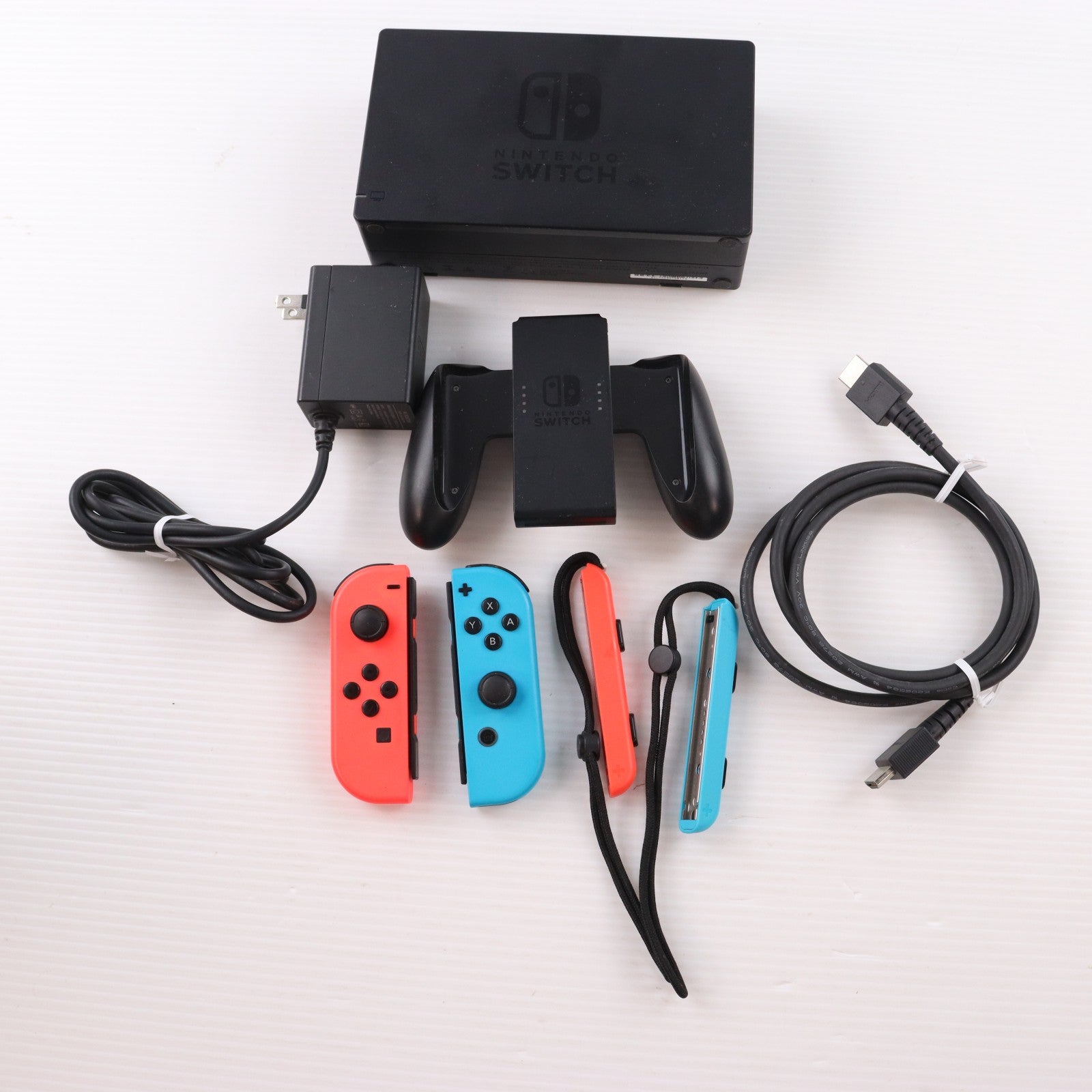 【中古即納】[Switch] (本体) マイニンテンドーストア限定 Nintendo Switch(ニンテンドースイッチ) カスタマイズ Joy-Con(L) ネオンレッド/(R) ネオンブルー Joy-Conストラップ ネオンレッド/ネオンブルー 任天堂(HAC-S-KABAA)(20170303)