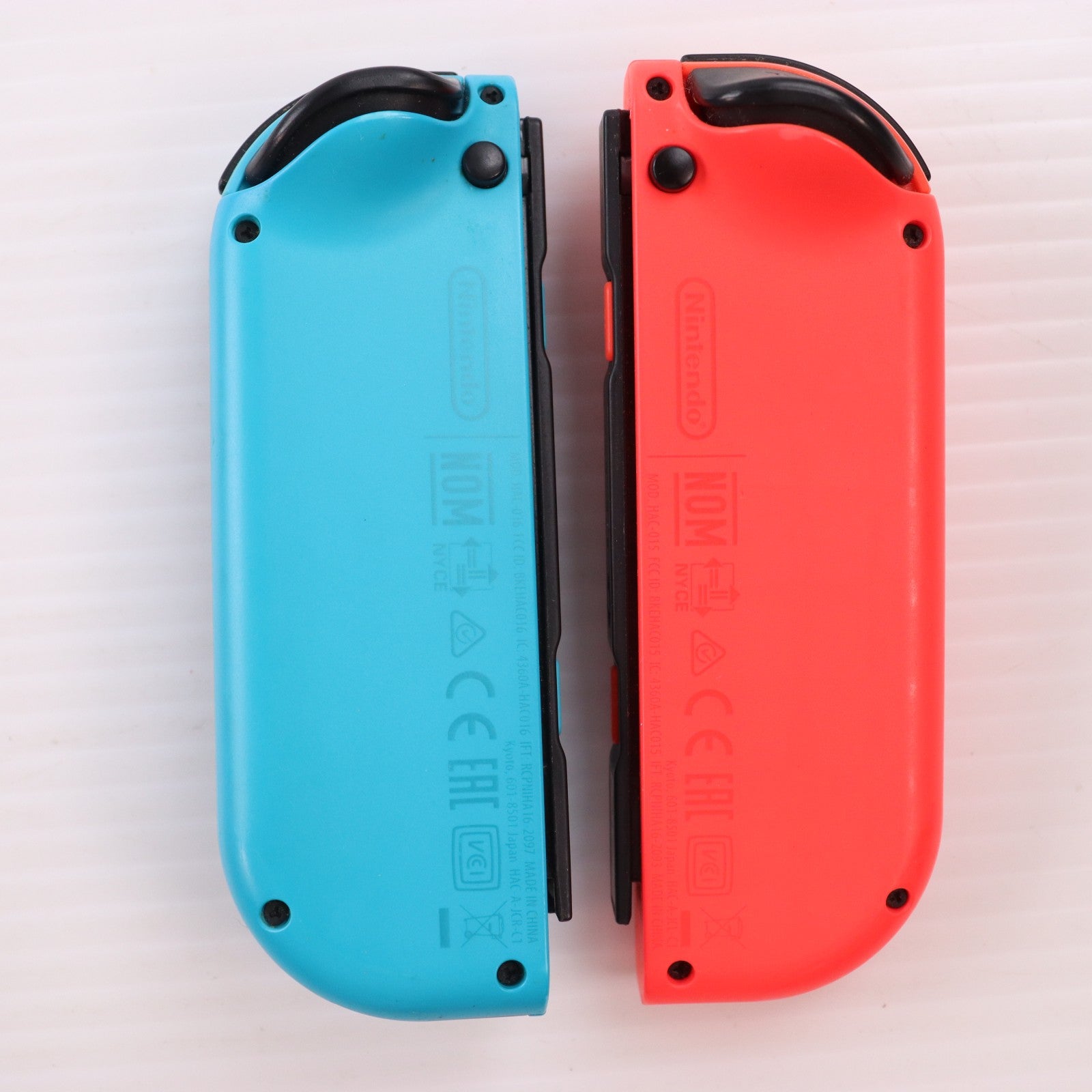 【中古即納】[Switch] (本体) マイニンテンドーストア限定 Nintendo Switch(ニンテンドースイッチ) カスタマイズ Joy-Con(L) ネオンレッド/(R) ネオンブルー Joy-Conストラップ ネオンレッド/ネオンブルー 任天堂(HAC-S-KABAA)(20170303)
