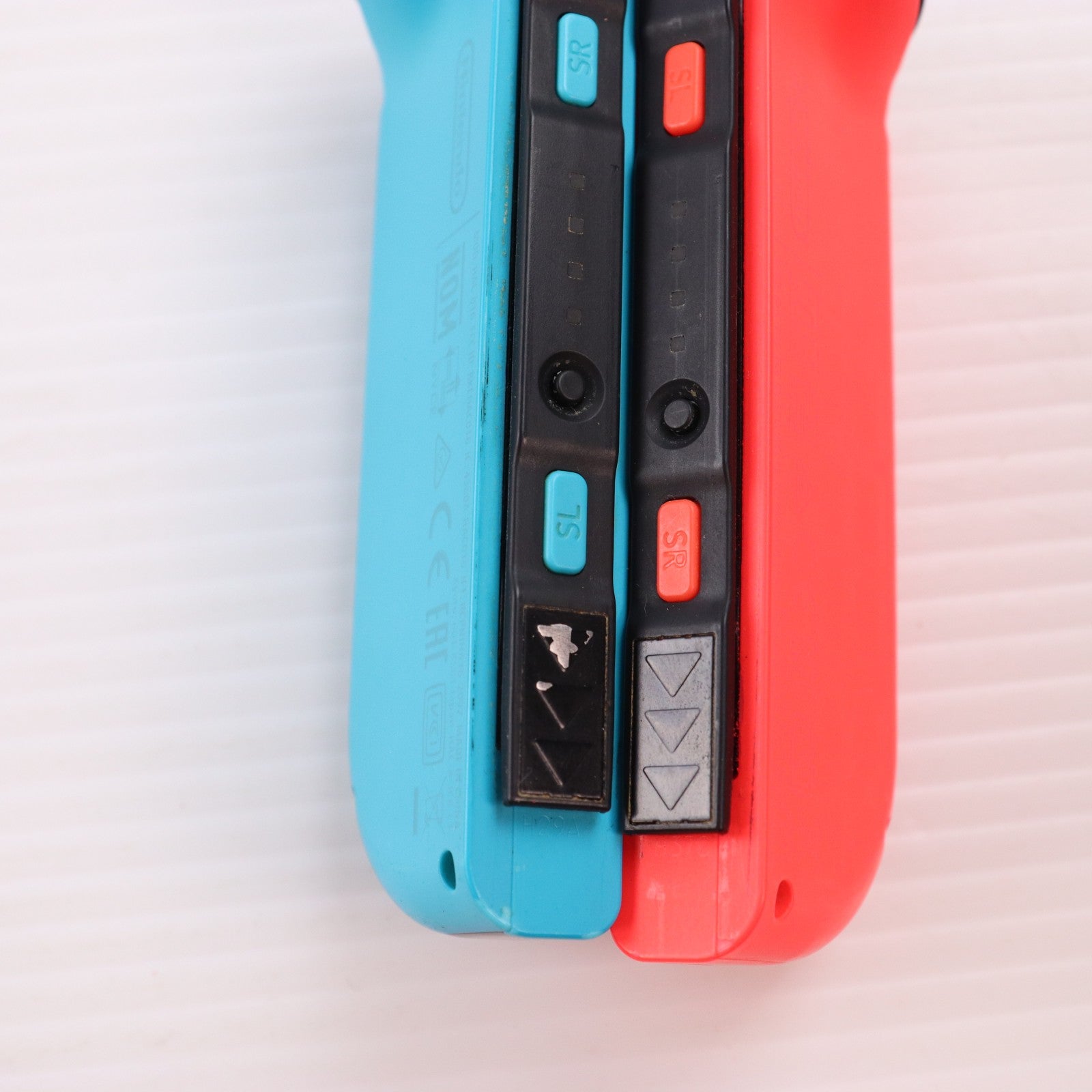 【中古即納】[Switch] (本体) マイニンテンドーストア限定 Nintendo Switch(ニンテンドースイッチ) カスタマイズ Joy-Con(L) ネオンレッド/(R) ネオンブルー Joy-Conストラップ ネオンレッド/ネオンブルー 任天堂(HAC-S-KABAA)(20170303)