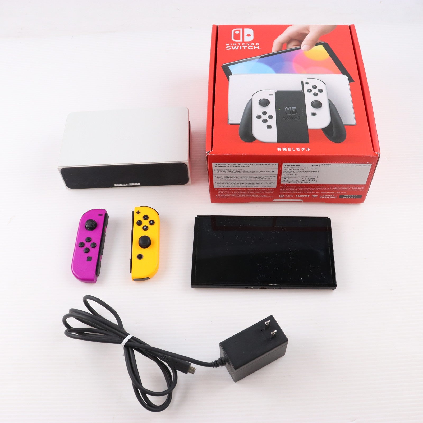 【中古即納】[Switch] (本体) Nintendo Switch(ニンテンドースイッチ) 有機ELモデル Joy-Con(L)/(R) ホワイト 任天堂(HEG-S-KAAAA)(20211008)