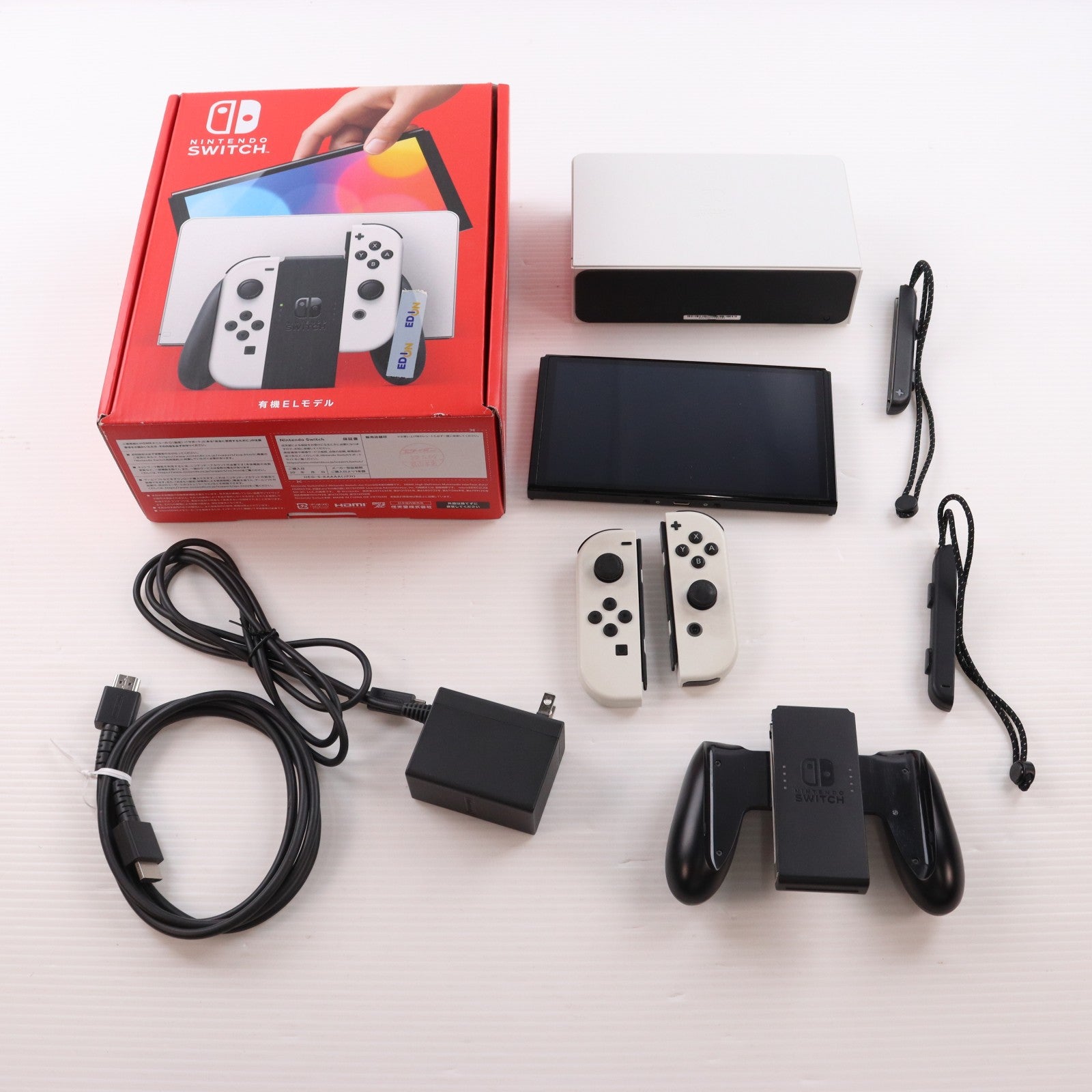 【中古即納】[Switch] (本体) Nintendo Switch(ニンテンドースイッチ) 有機ELモデル Joy-Con(L)/(R) ホワイト 任天堂(HEG-S-KAAAA)(20211008)