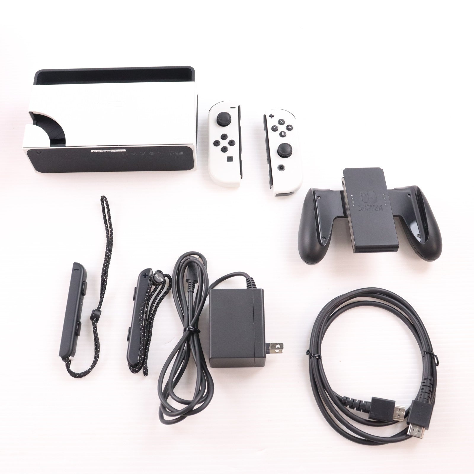 【中古即納】[Switch] (本体) Nintendo Switch(ニンテンドースイッチ) 有機ELモデル Joy-Con(L)/(R) ホワイト 任天堂(HEG-S-KAAAA)(20211008)