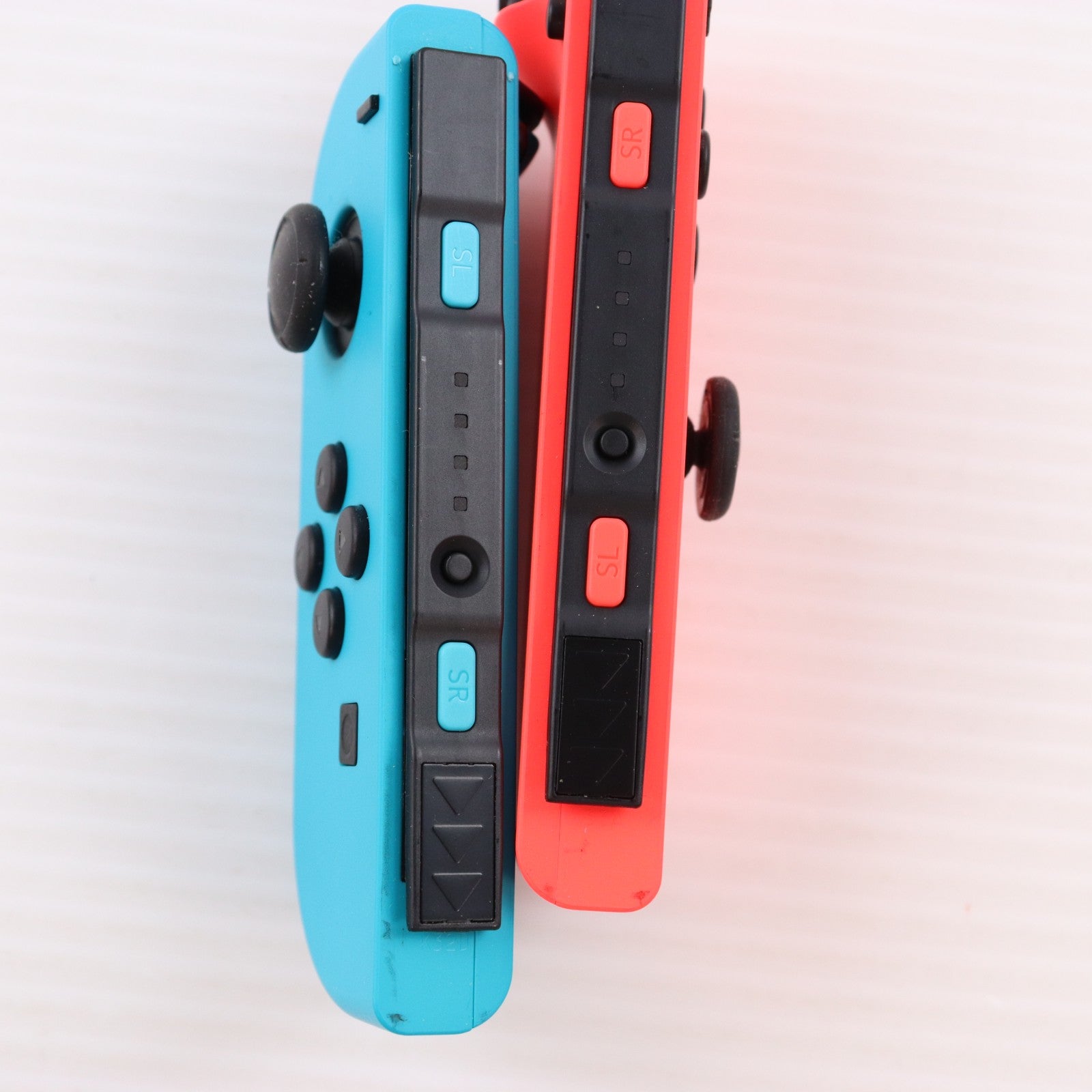 【中古即納】[Switch] (本体) Nintendo Switch(ニンテンドースイッチ) Joy-Con(L) ネオンブルー/(R) ネオンレッド 任天堂(HAD-S-KABAA)(20190830)