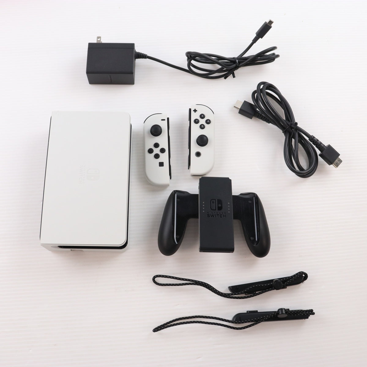 【中古即納】[Switch] (本体) Nintendo Switch(ニンテンドースイッチ) 有機ELモデル Joy-Con(L)/(R) ホワイト 任天堂(HEG-S-KAAAA)(20211008)