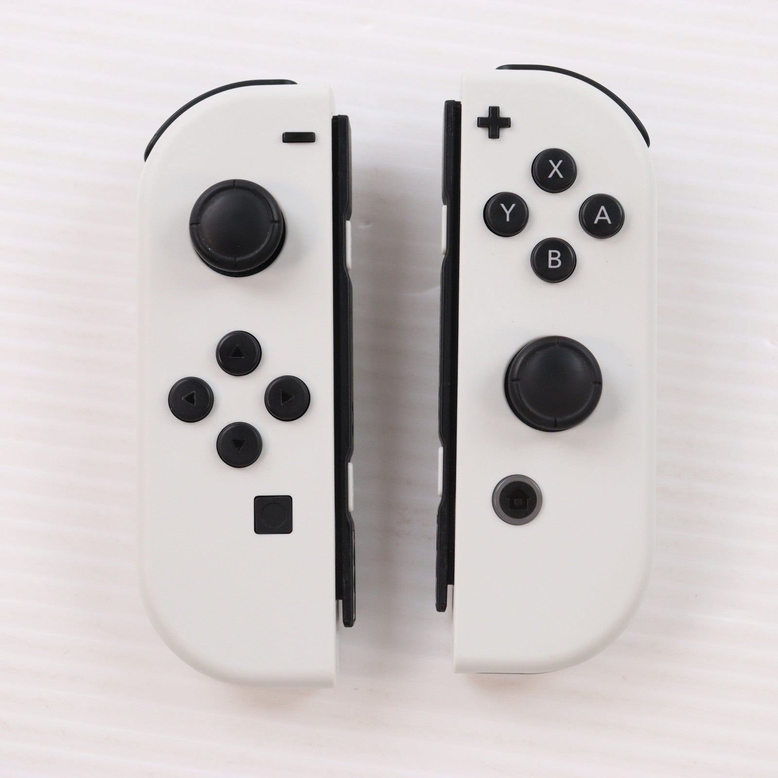 【中古即納】[Switch] (本体) Nintendo Switch(ニンテンドースイッチ) 有機ELモデル Joy-Con(L)/(R) ホワイト 任天堂(HEG-S-KAAAA)(20211008)