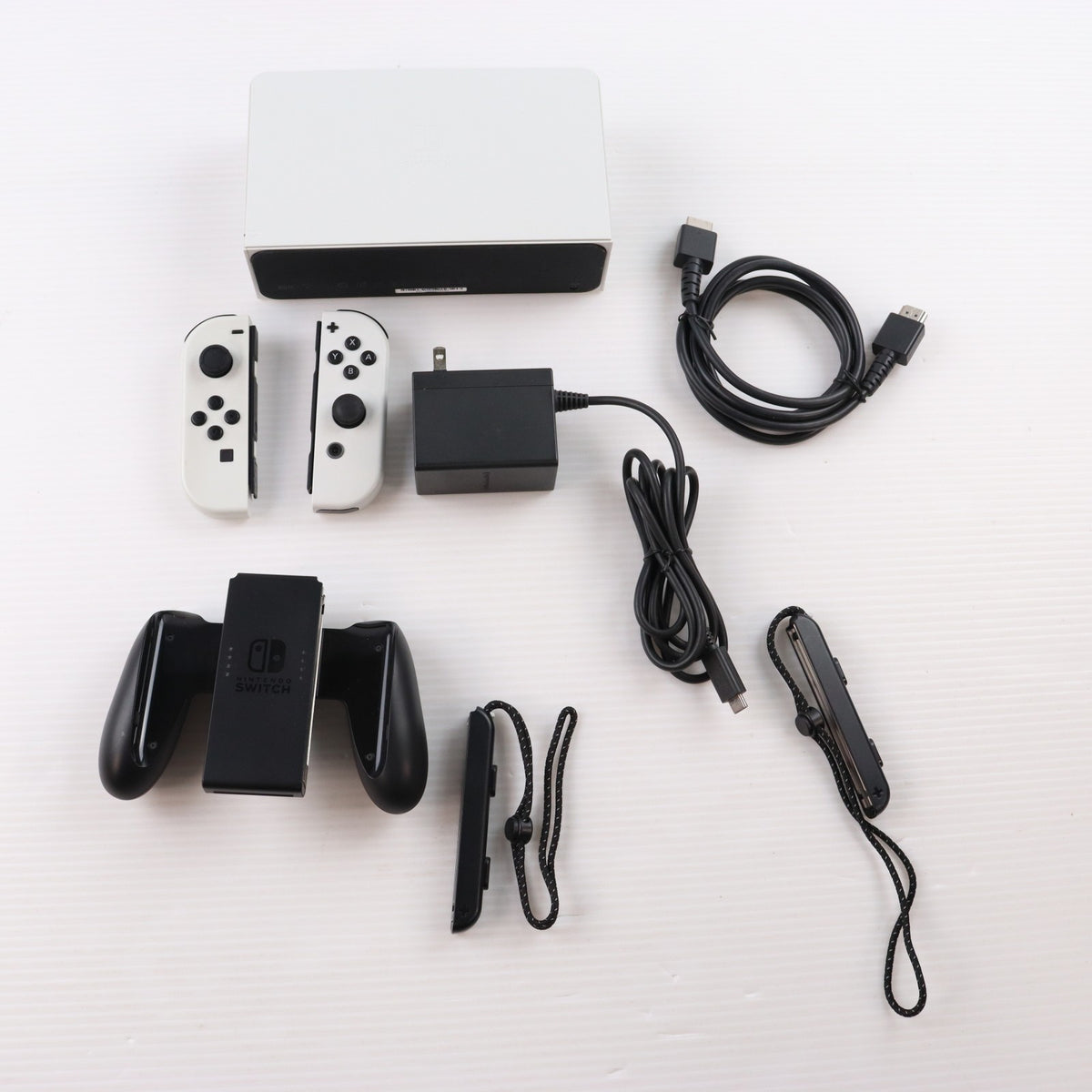 【中古即納】[Switch] (本体) Nintendo Switch(ニンテンドースイッチ) 有機ELモデル Joy-Con(L)/(R) ホワイト 任天堂(HEG-S-KAAAA)(20211008)