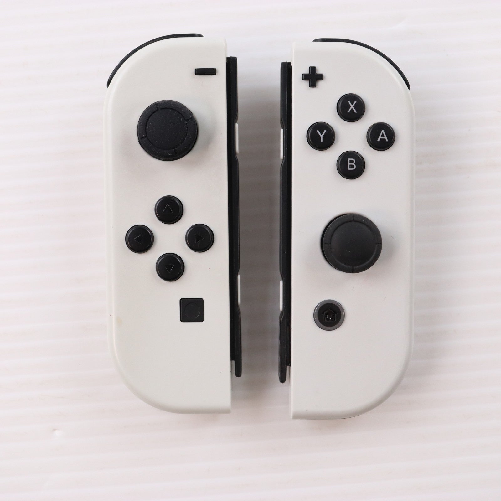 【中古即納】[Switch] (本体) Nintendo Switch(ニンテンドースイッチ) 有機ELモデル Joy-Con(L)/(R) ホワイト 任天堂(HEG-S-KAAAA)(20211008)