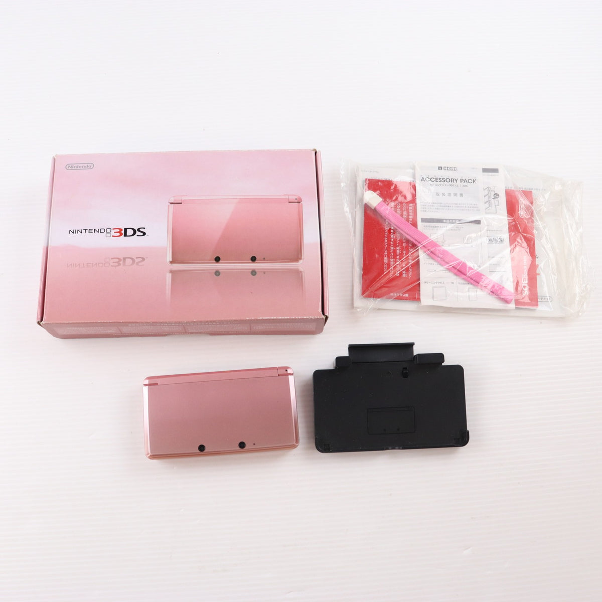 【中古即納】[3DS] (本体) ニンテンドー3DS ミスティピンク 任天堂(CTR-S-PAAA)(20111020)