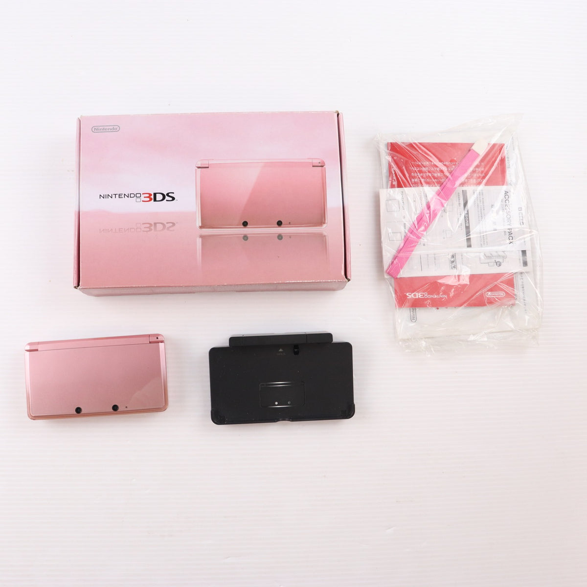 【中古即納】[3DS] (本体) ニンテンドー3DS ミスティピンク 任天堂(CTR-S-PAAA)(20111020)