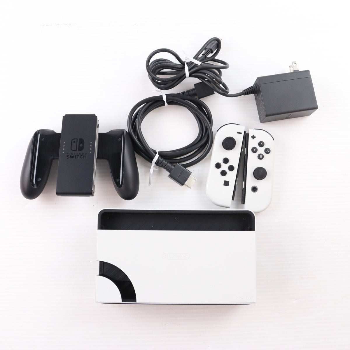 【中古即納】[Switch] (本体) Nintendo Switch(ニンテンドースイッチ) 有機ELモデル Joy-Con(L)/(R) ホワイト 任天堂(HEG-S-KAAAA)(20211008)