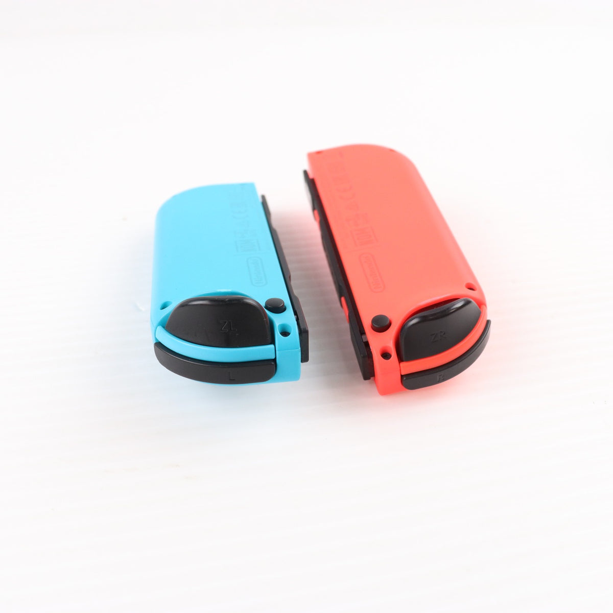 【中古即納】[Switch] (本体) Nintendo Switch(ニンテンドースイッチ) Joy-Con(L) ネオンブルー/R ネオンレッド 任天堂(HAC-S-KABAA)(20170303)