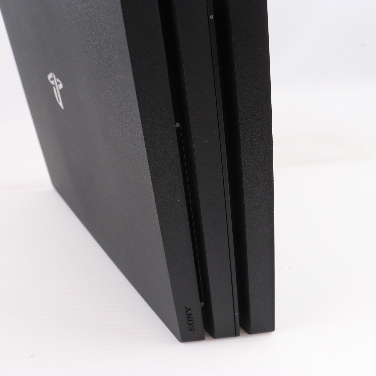 【中古即納】[PS4] (本体) PlayStation 4 Pro(プレイステーション4 プロ) ジェット・ブラック 2TB SIE(CUH-7200CB01)(20181121)