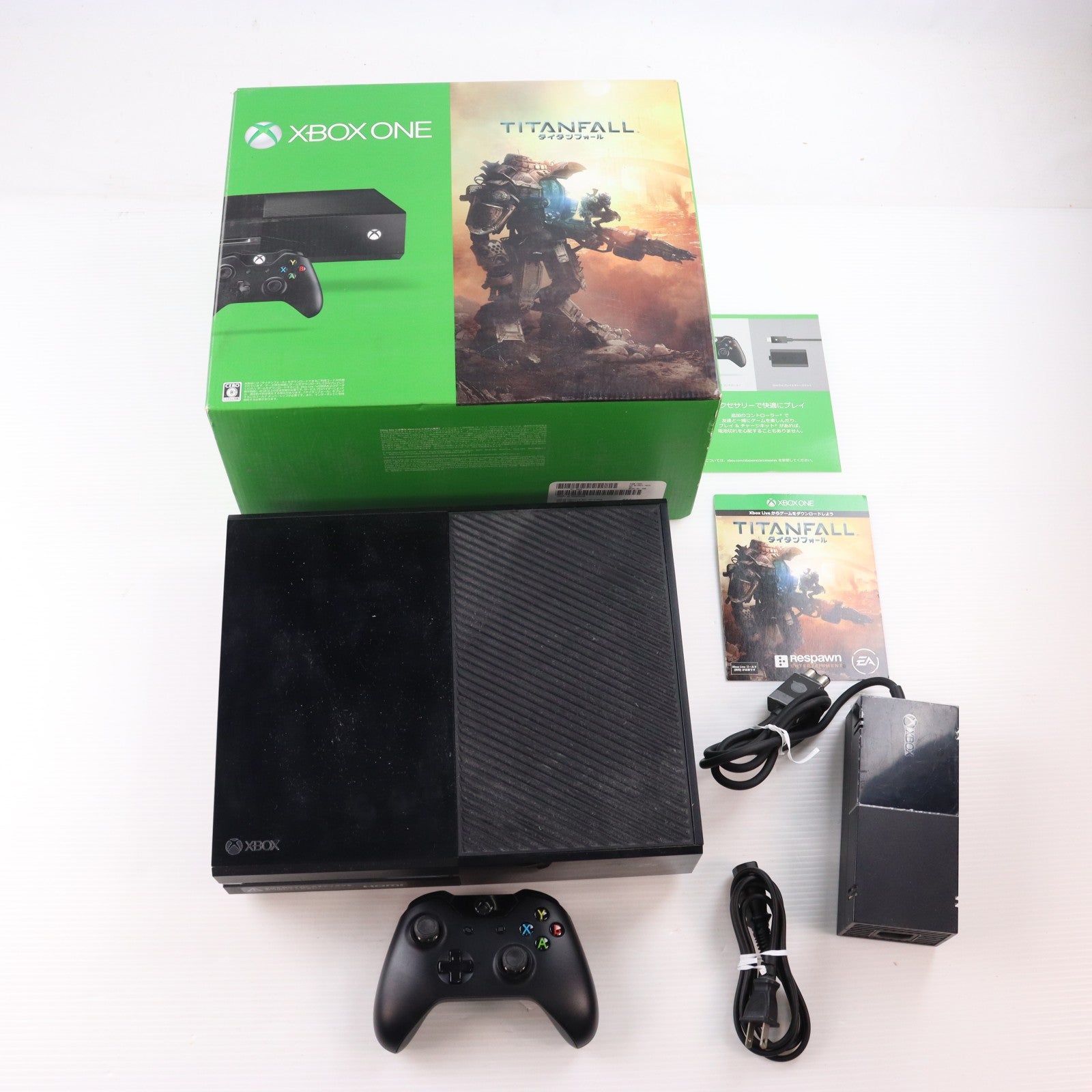 【中古即納】[XboxOne] (本体) Xbox One(タイタンフォール同梱版) 日本マイクロソフト(5C7-00034)(20140904)