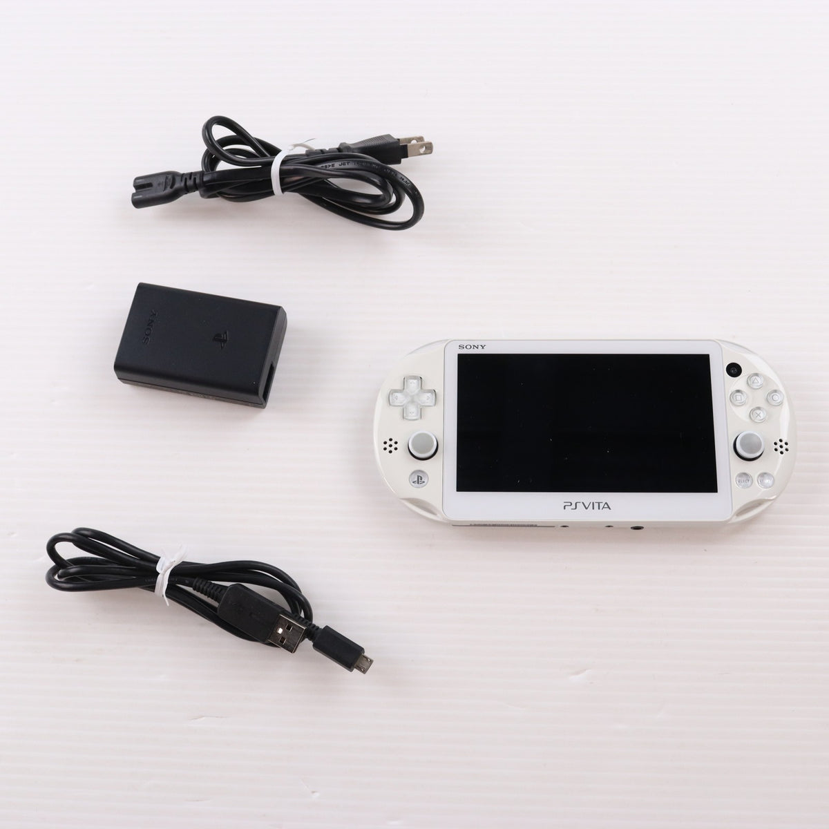 【中古即納】[PSVita] (本体) PlayStation Vita(プレイステーションVita) Wi-Fiモデル ホワイト SCE(PCH-2000ZA12)(20131010)