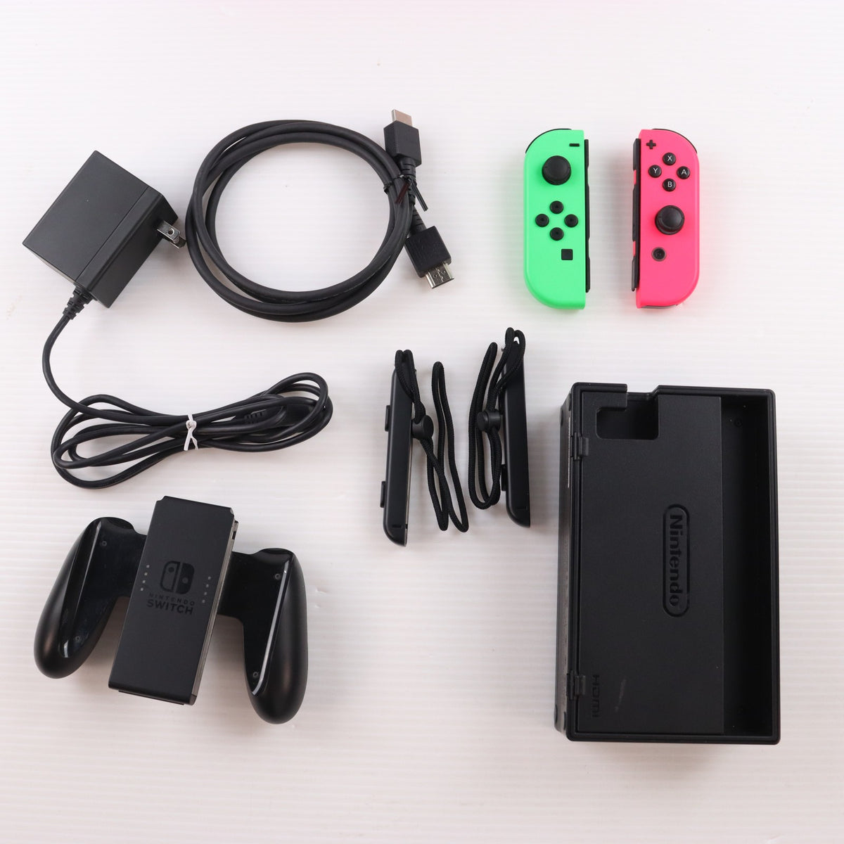 【中古即納】[Switch] (本体) マイニンテンドーストア限定 Nintendo Switchカスタマイズ(ニンテンドースイッチ) Joy-Con(L) ネオングリーン/R ネオンピンク Joy-Conストラップ ネオングリーン/ネオンピンク 任天堂(HAC-S-KAYAA)(20170303)