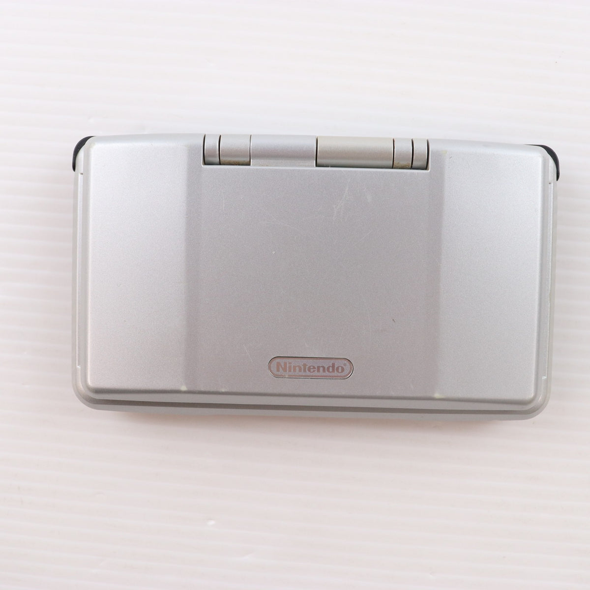 【中古即納】[NDS] (本体) ニンテンドーDS プラチナシルバー 任天堂(NTR-S-VKA)(20041202)