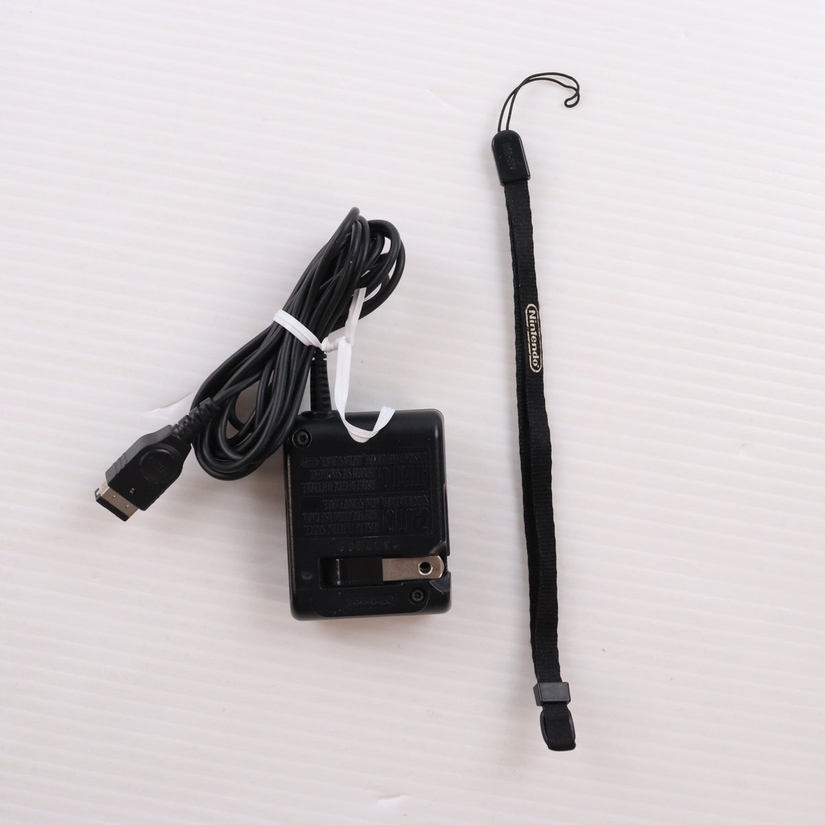 【中古即納】[NDS] (本体) ニンテンドーDS プラチナシルバー 任天堂(NTR-S-VKA)(20041202)