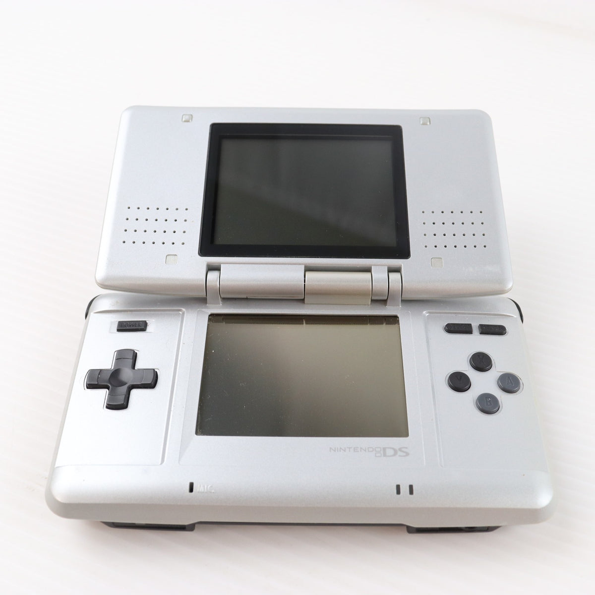 【中古即納】[NDS] (本体) ニンテンドーDS プラチナシルバー 任天堂(NTR-S-VKA)(20041202)