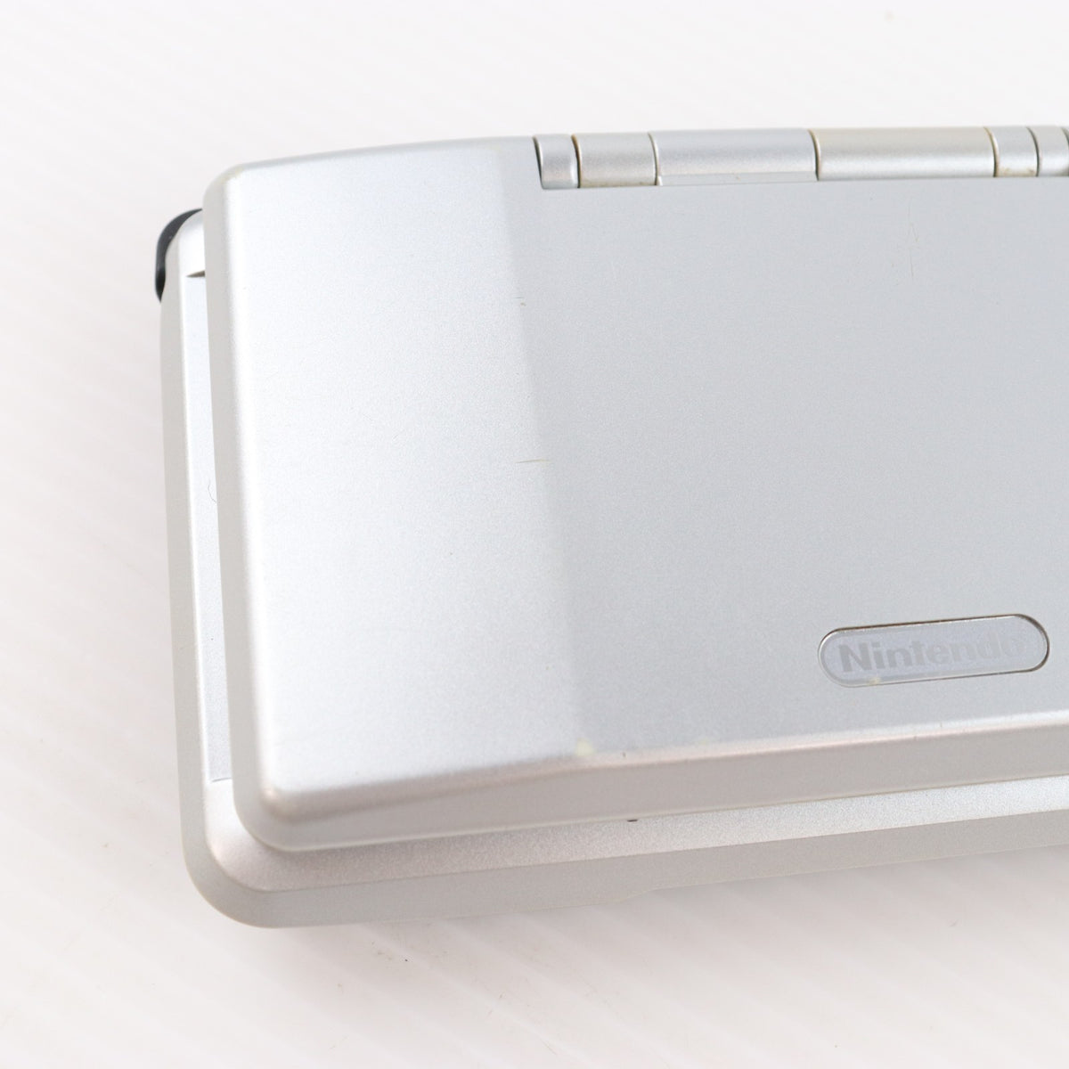 【中古即納】[NDS] (本体) ニンテンドーDS プラチナシルバー 任天堂(NTR-S-VKA)(20041202)