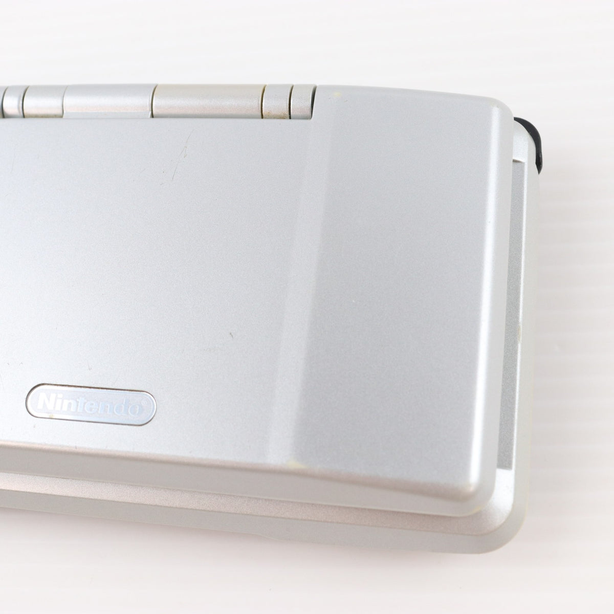 【中古即納】[NDS] (本体) ニンテンドーDS プラチナシルバー 任天堂(NTR-S-VKA)(20041202)