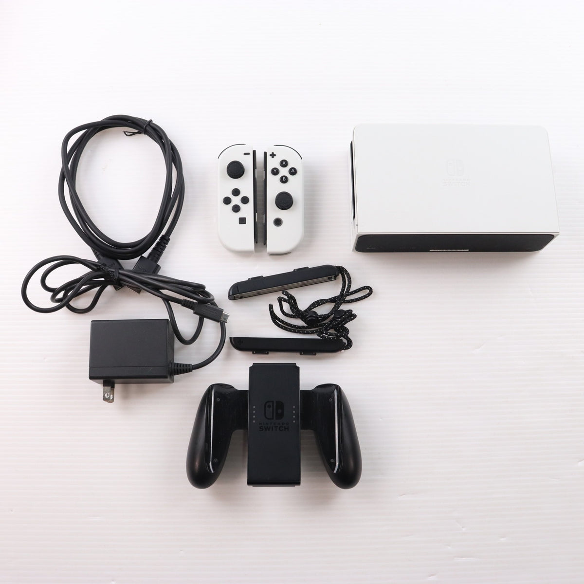 【中古即納】[Switch] (本体) Nintendo Switch(ニンテンドースイッチ) 有機ELモデル Joy-Con(L)/(R) ホワイト 任天堂(HEG-S-KAAAA)(20211008)