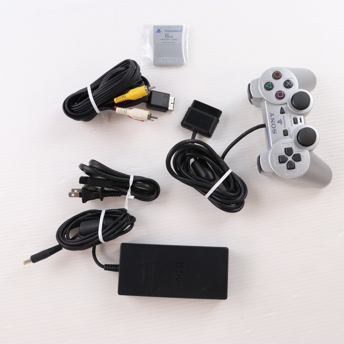 【中古即納】[PS2] (本体) PlayStation 2(プレイステーション2) サテン・シルバー SCE(SCPH-75000 SSS)(20051123)