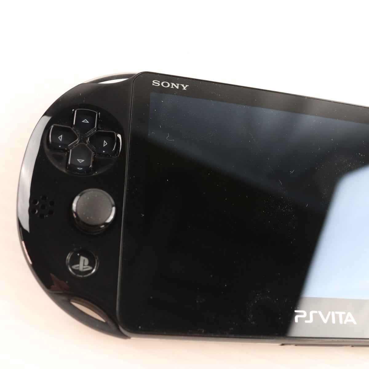 【中古即納】[PSVita] (本体) PlayStation Vita(プレイステーション ヴィータ) Wi-Fiモデル ブラック SCE(PCH-2000ZA11)(20131010)