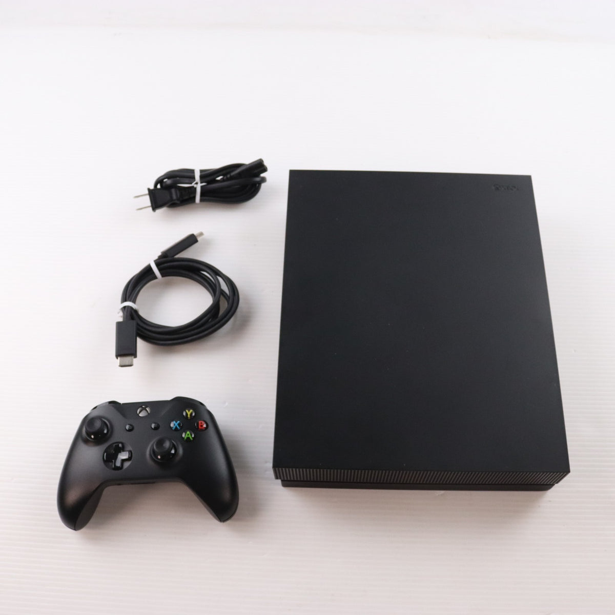 【中古即納】[XboxOne] (本体) Xbox One X 1TB 日本マイクロソフト(CYV-00015)(20171107)
